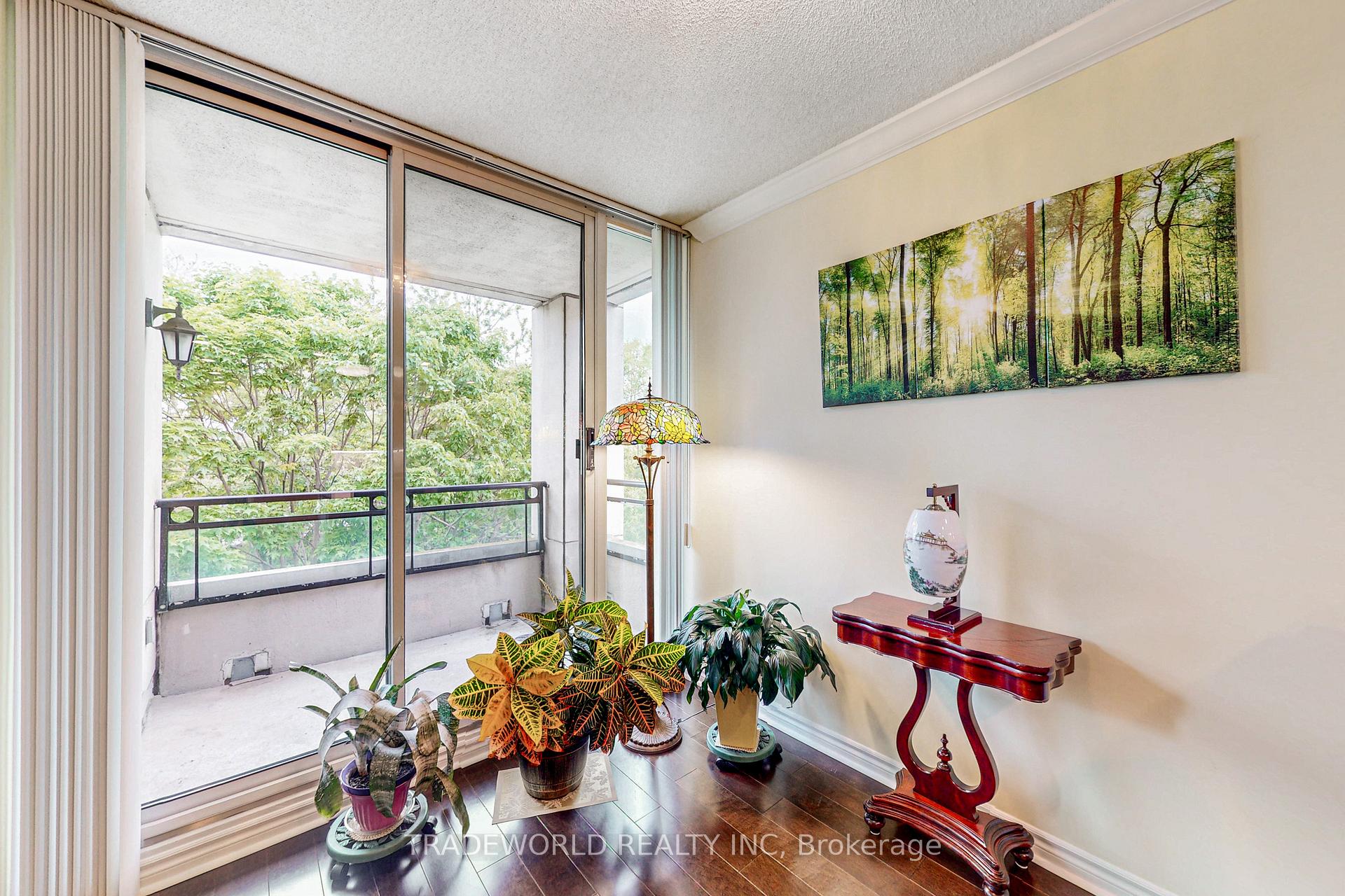 2 Bedrooms Condo at 18 William Carson, Toronto For sale