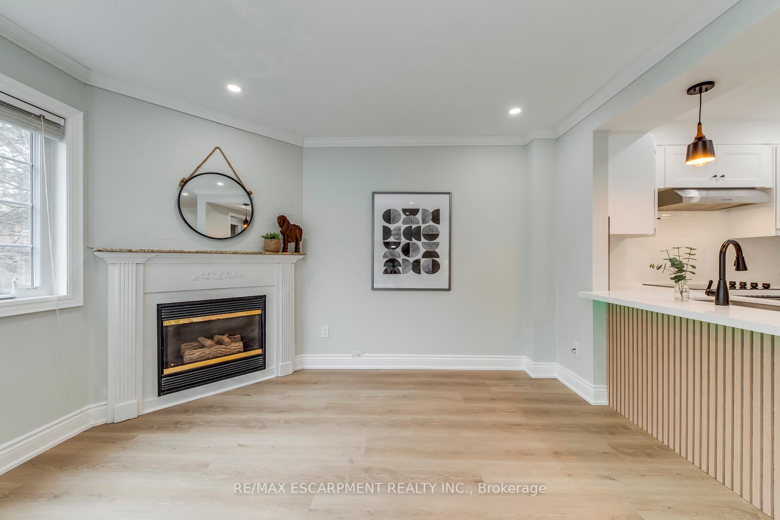 3 Bedrooms Condo at 2880 Headon Forest,  Burlington For sale