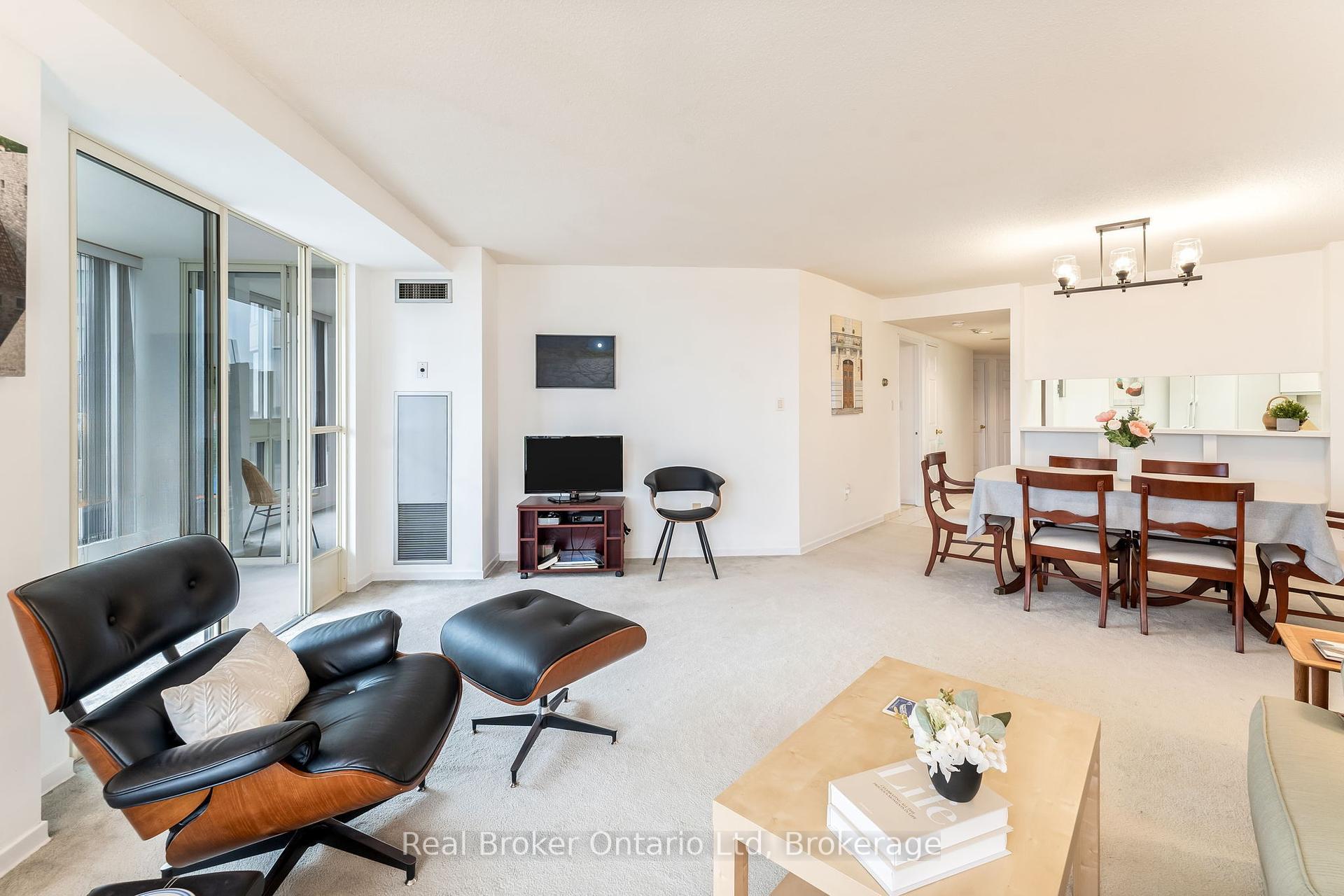 2 Bedrooms Condo at 10 Kenneth, Toronto For sale