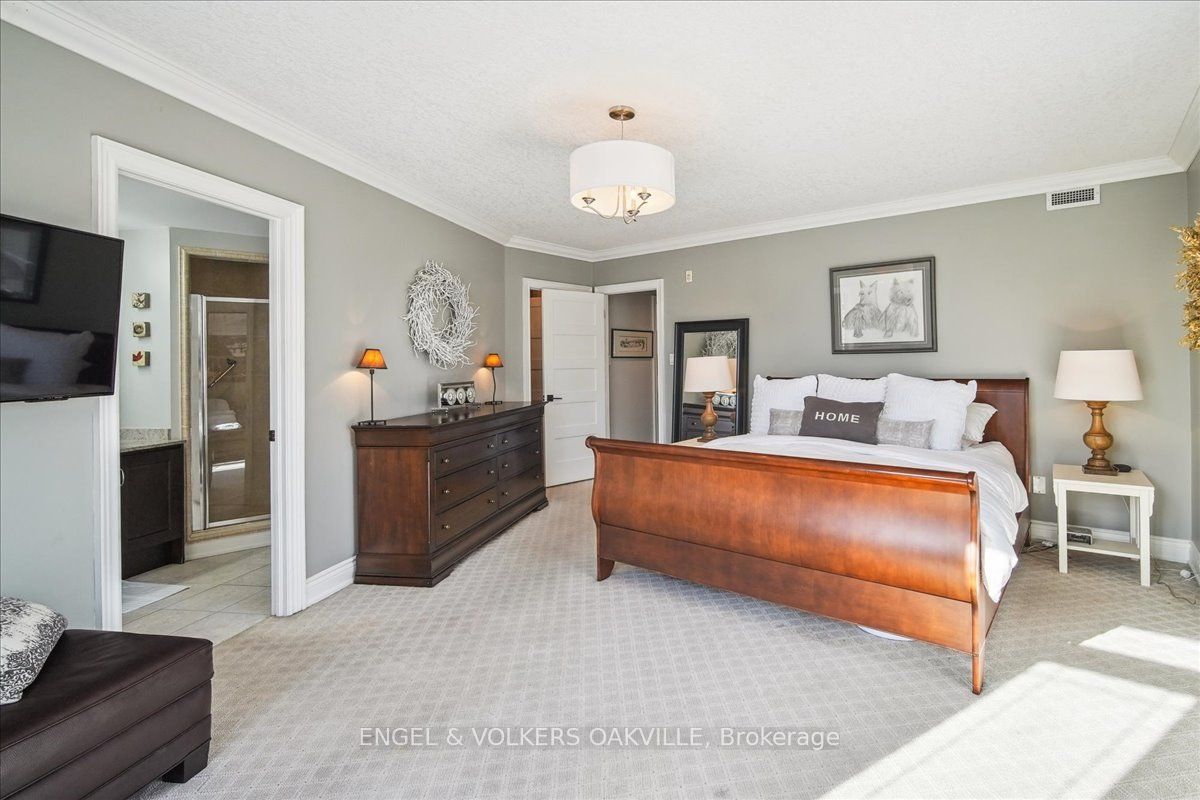 390 Upper Middle Road E, #306