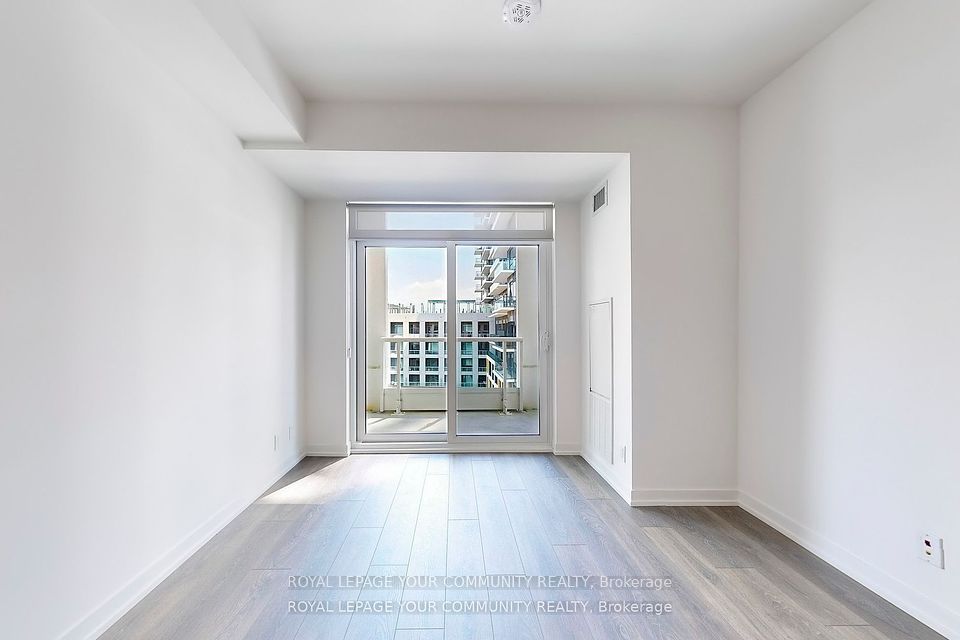 8 Beverley Glen Boulevard
