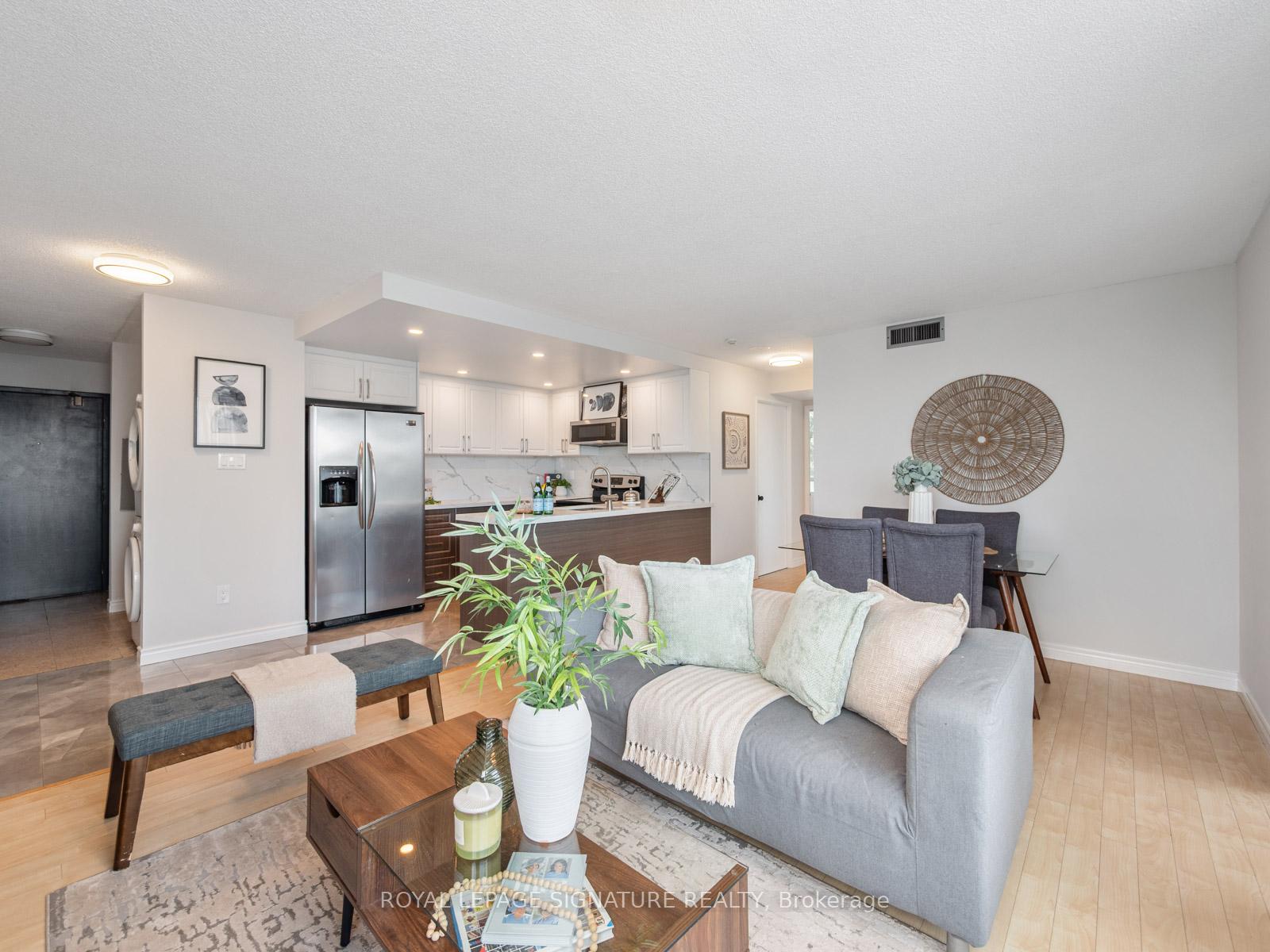 3 Bedrooms Condo at 3050 Ellesmere, Toronto For sale