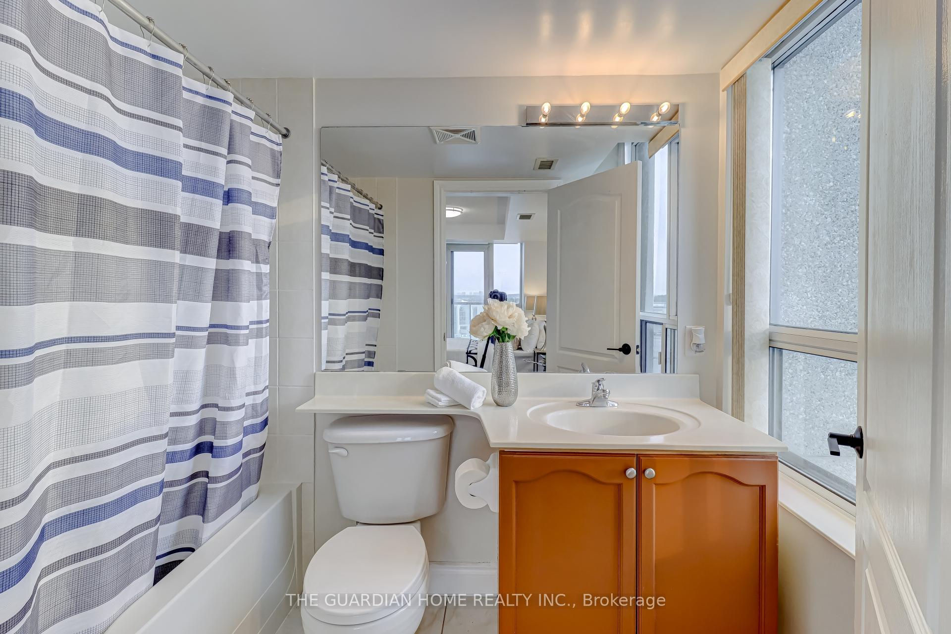 2 Bedrooms Condo at 50 Brian Harrison, Toronto For sale