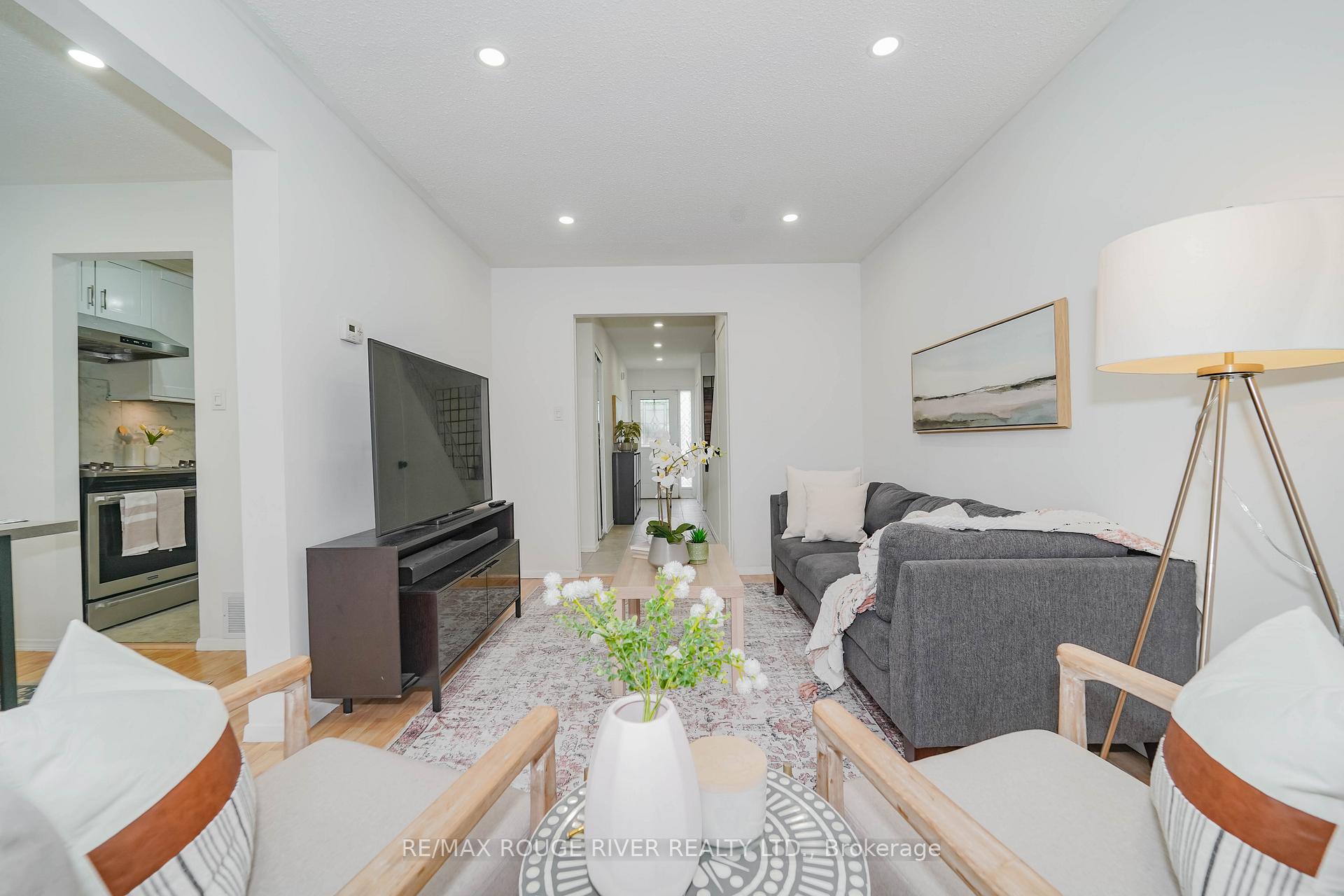 3 Bedrooms Condo at 100 Bridletowne, Toronto For sale