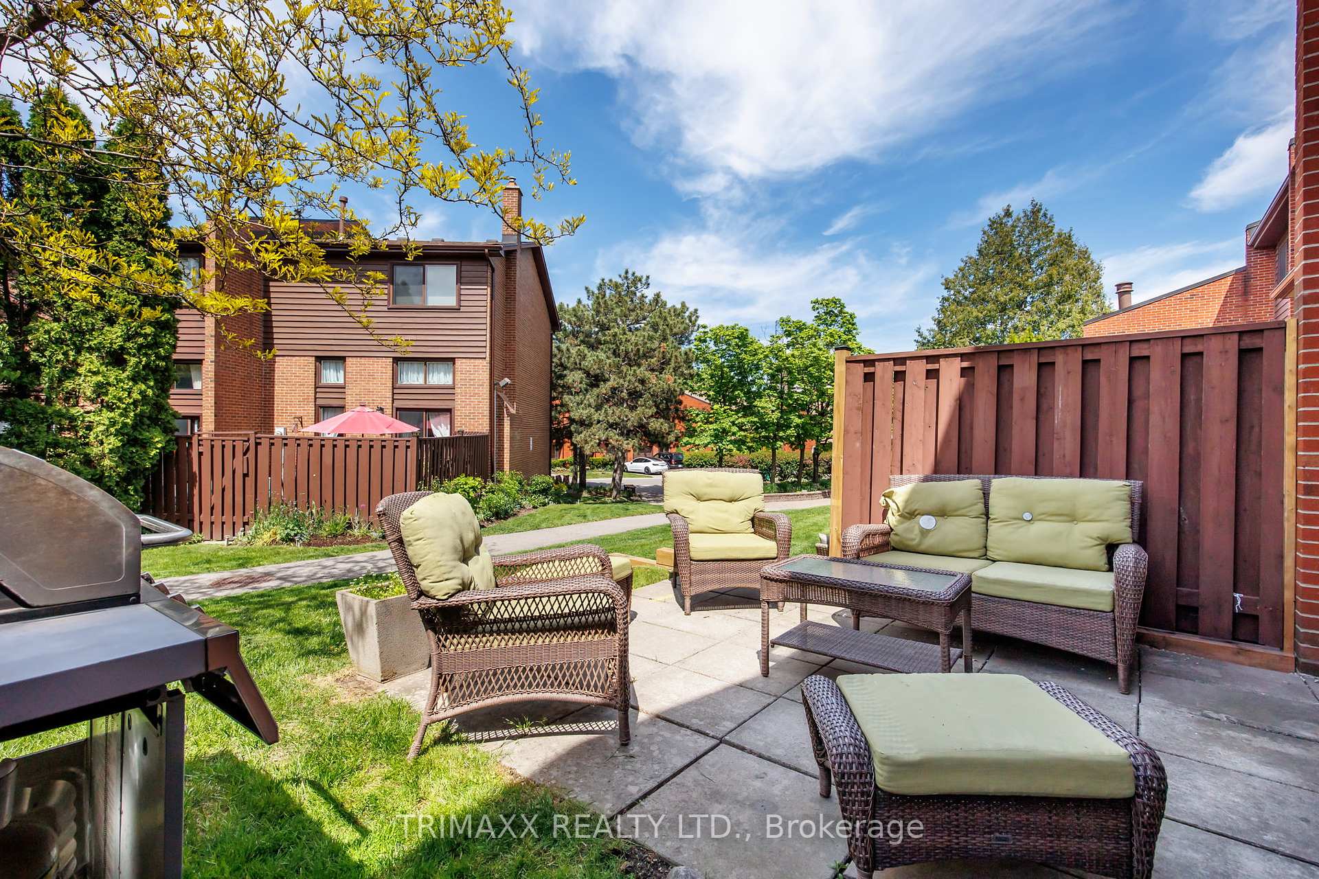 4 Bedrooms Condo at 4165 Fieldgate, Mississauga For sale