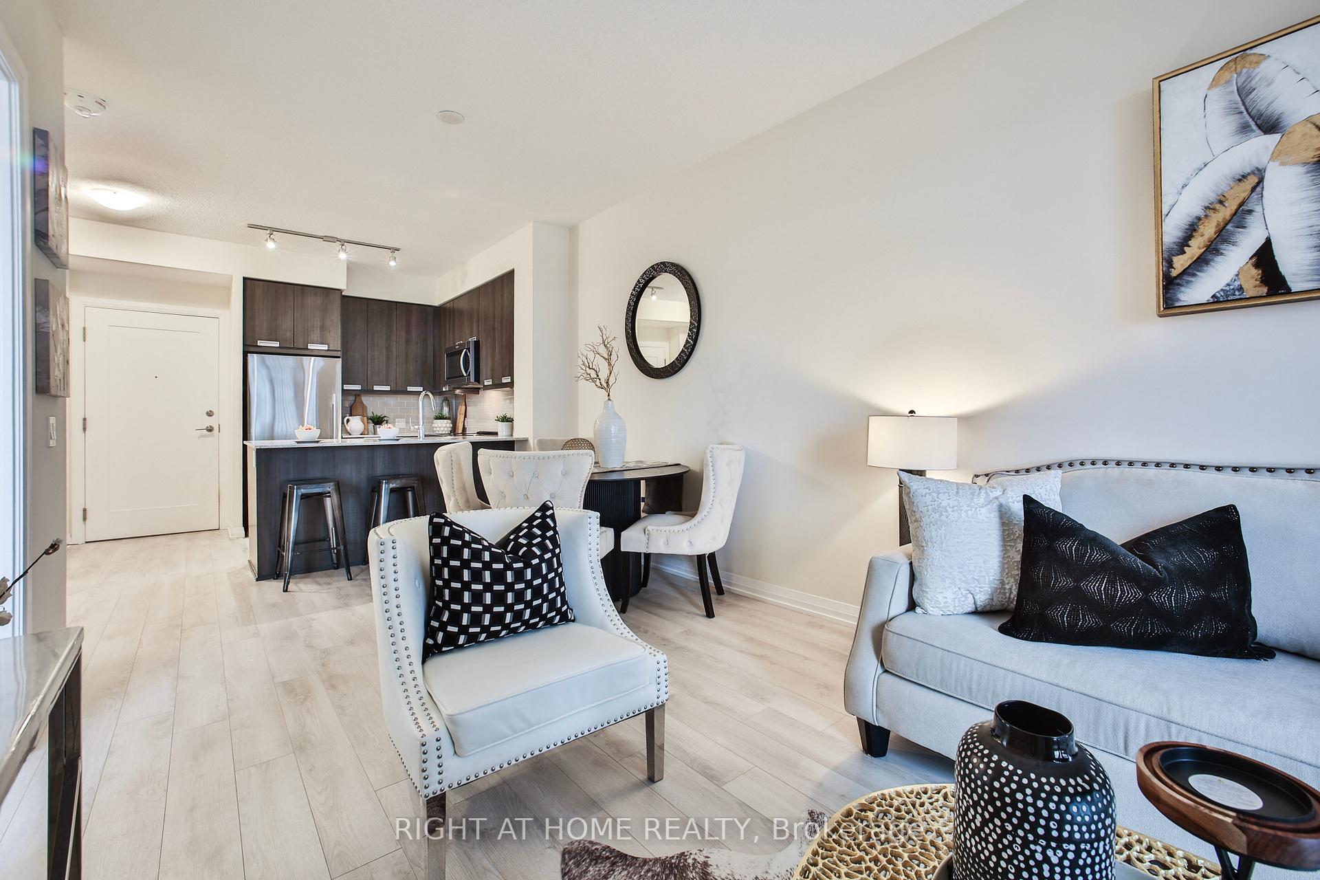 1 Bedroom Condo at 35 WATERGARDEN, Mississauga For sale