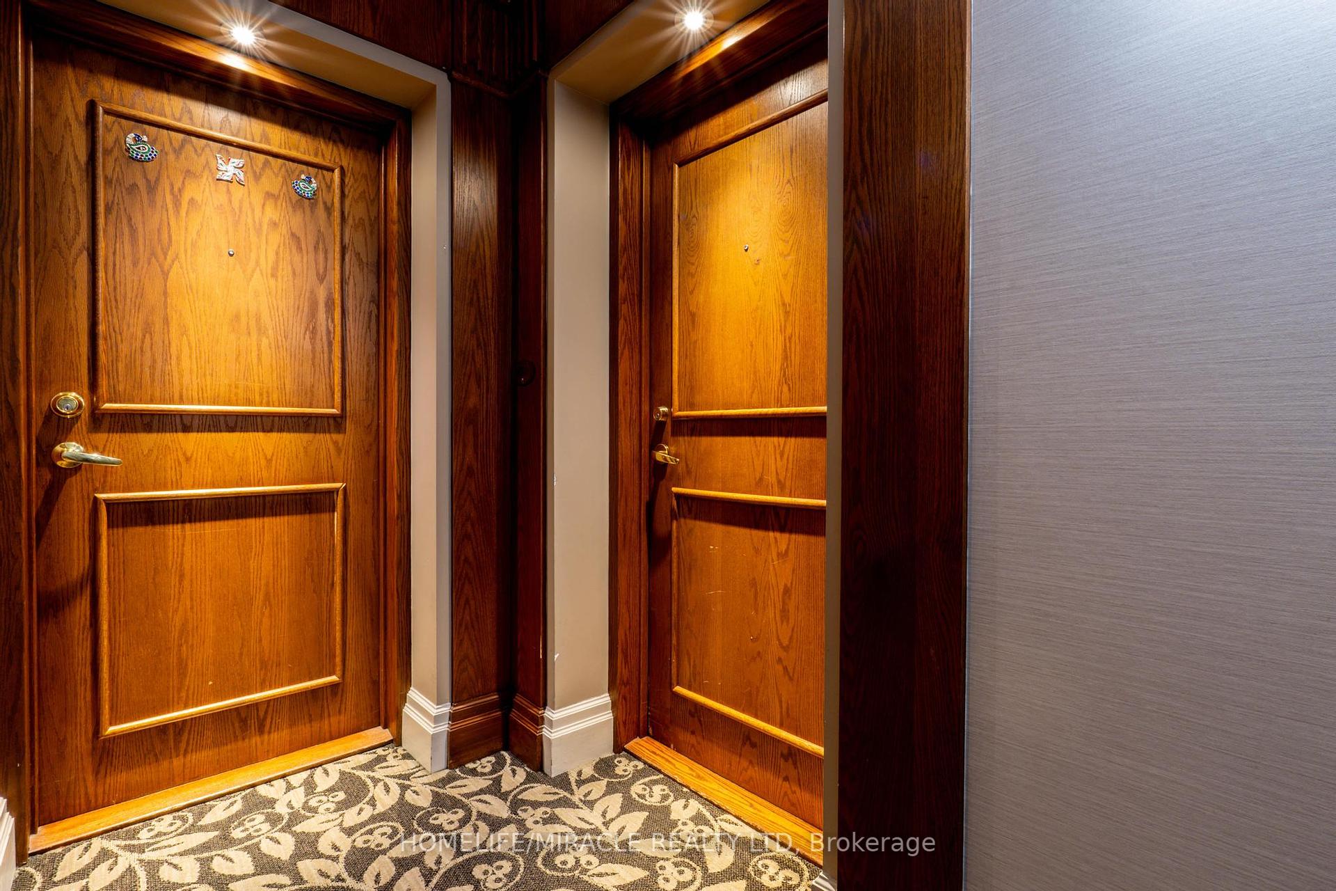 2 Bedrooms Condo at 1 Lee Centre, Toronto For sale