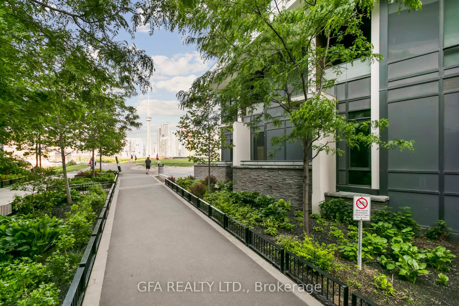 2 Bedrooms Condo at 30 Ordnance, Toronto For sale