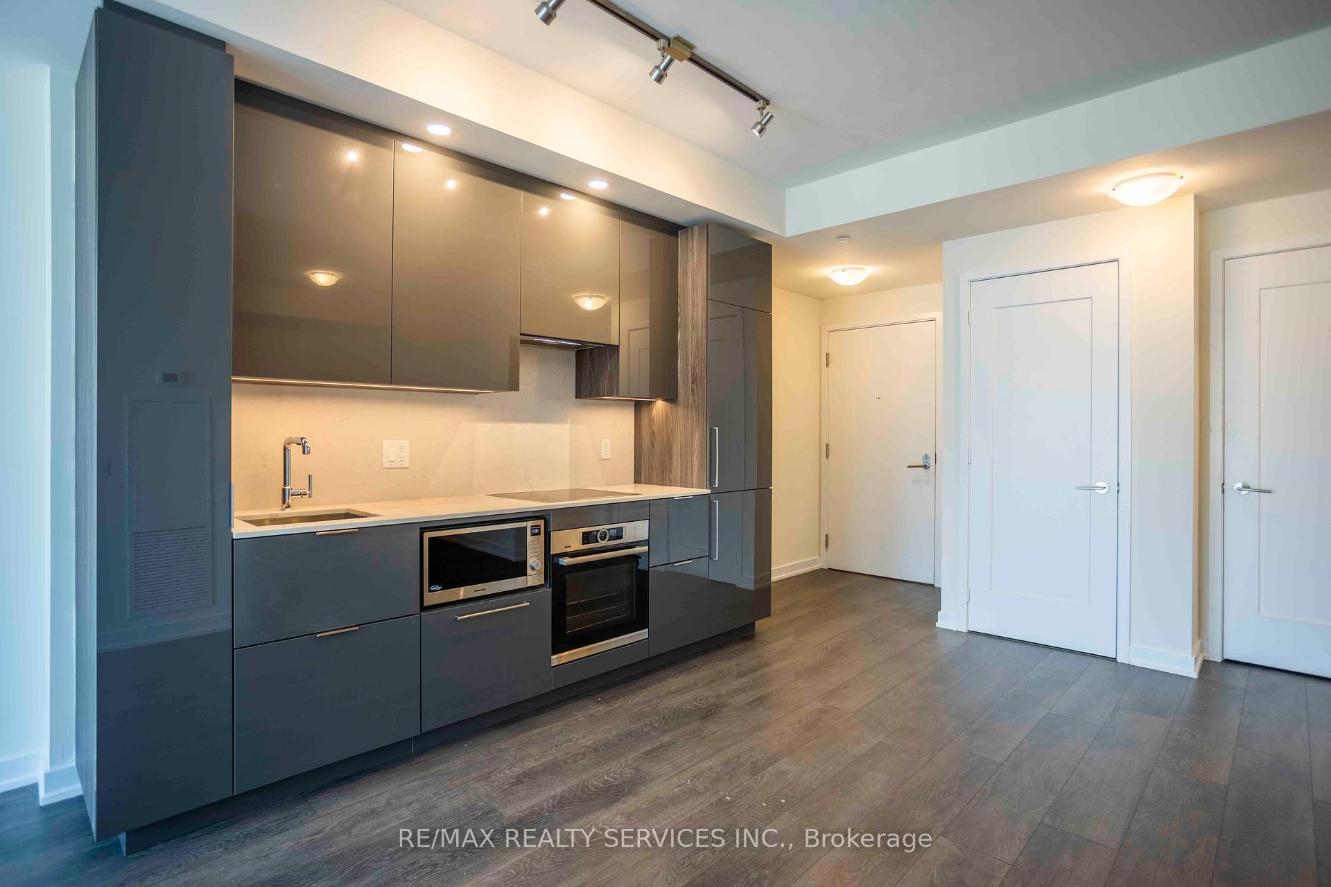 2 Bedrooms Condo at 28 Freeland, Toronto For sale
