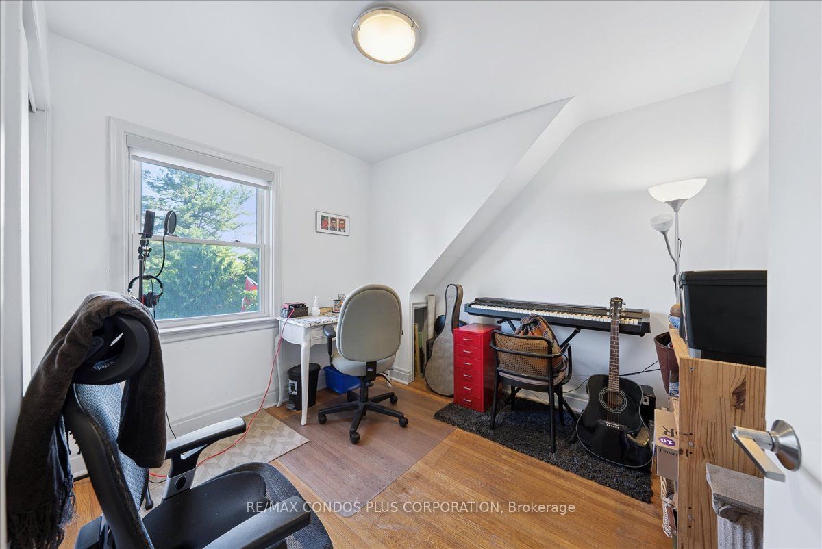 11 Ridgemoor Avenue