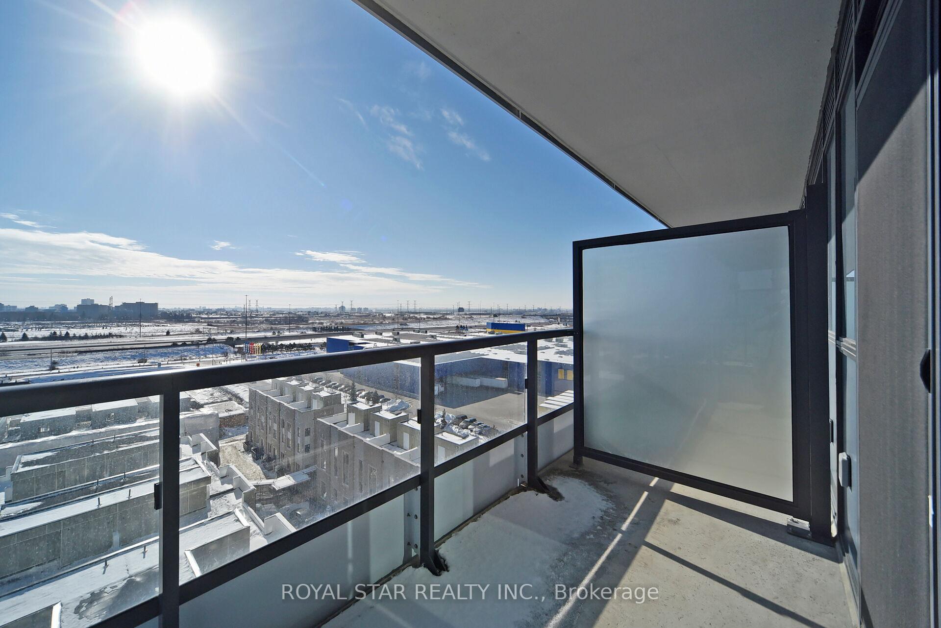 2 Bedrooms Condo at 10 Honeycrisp, Vaughan For sale