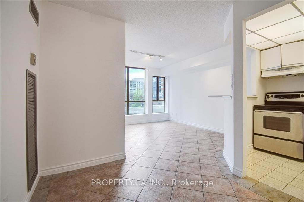 40 Scollard Street S #404, Toronto C02 Annex