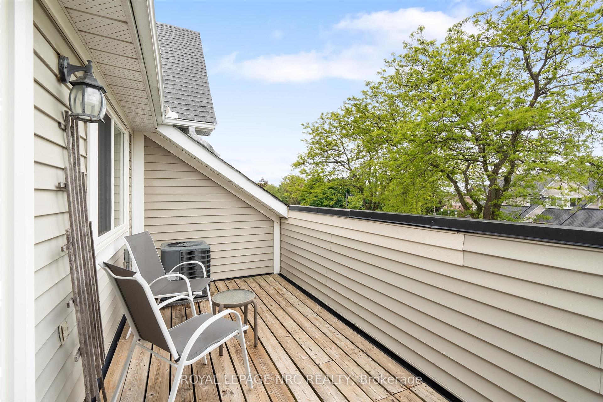 2 Bedrooms Condo at 2530 Northhampton, Burlington For sale
