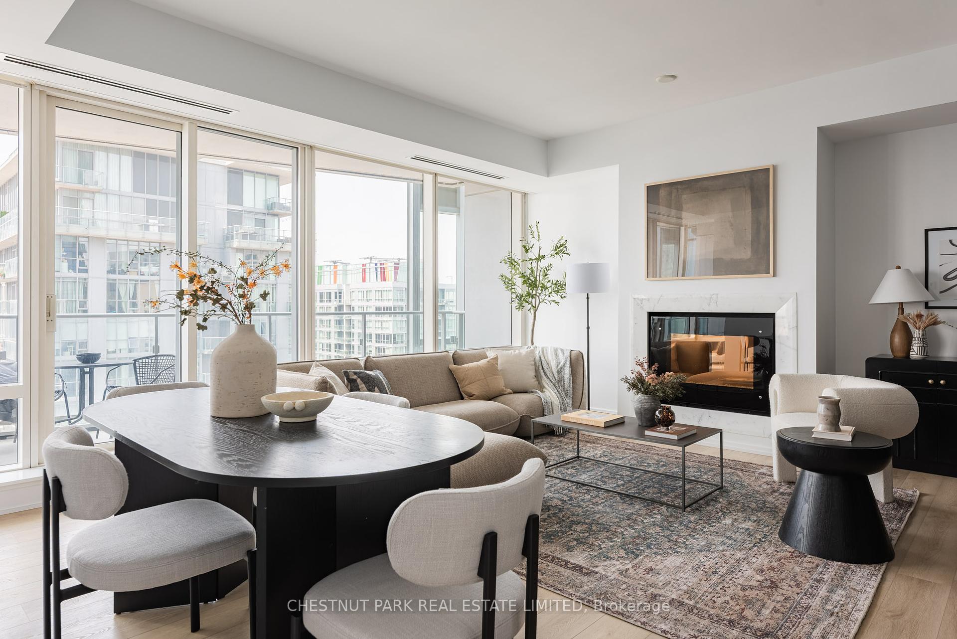 2 Bedrooms Condo at 180 University, Toronto For sale