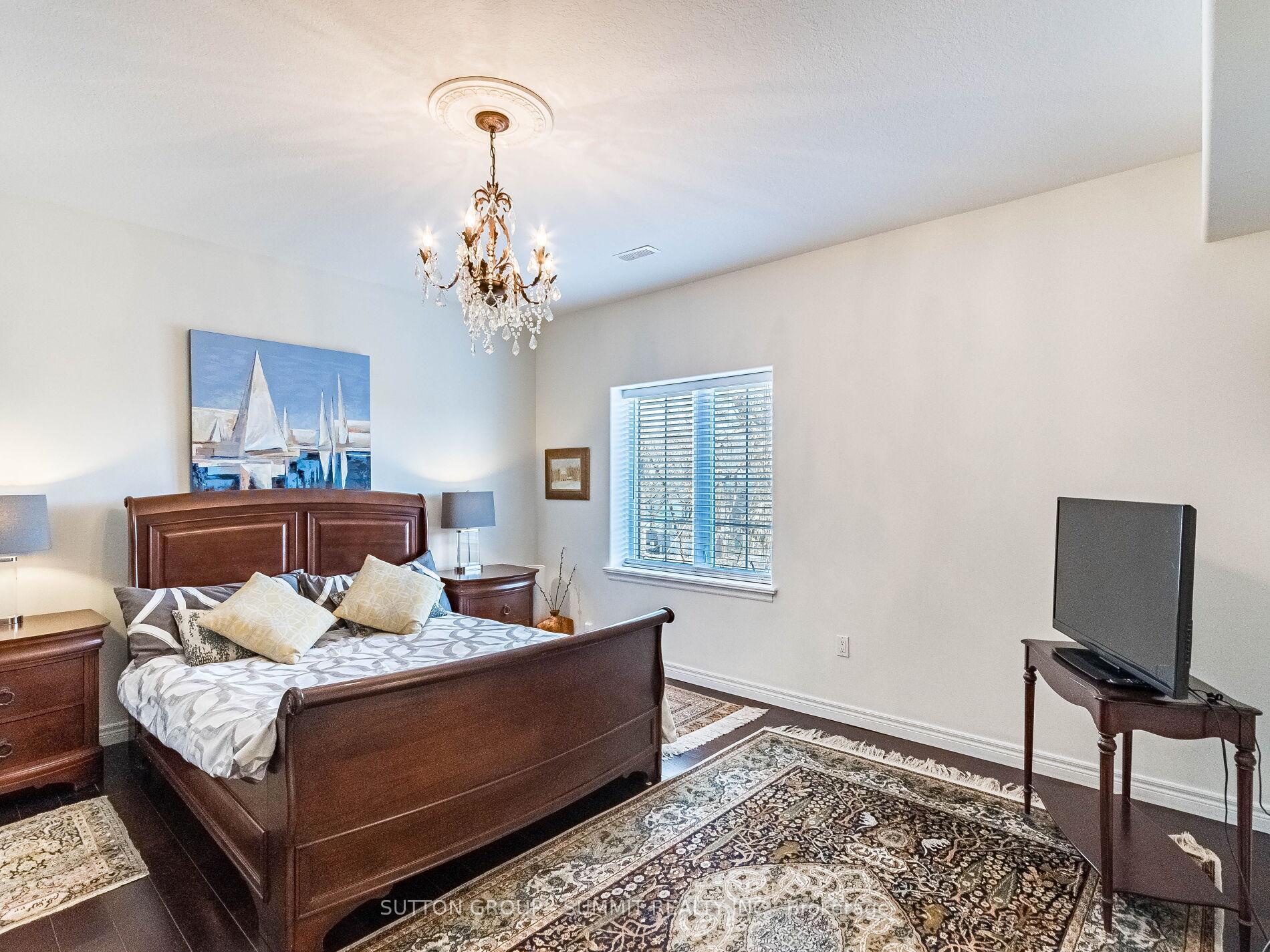 3 Bedrooms Condo at 484 Millen, Hamilton For sale