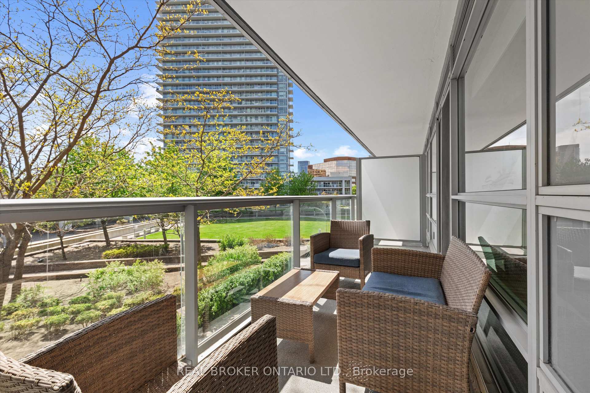 1 Bedroom Condo at 2035 Sheppard, Toronto For sale
