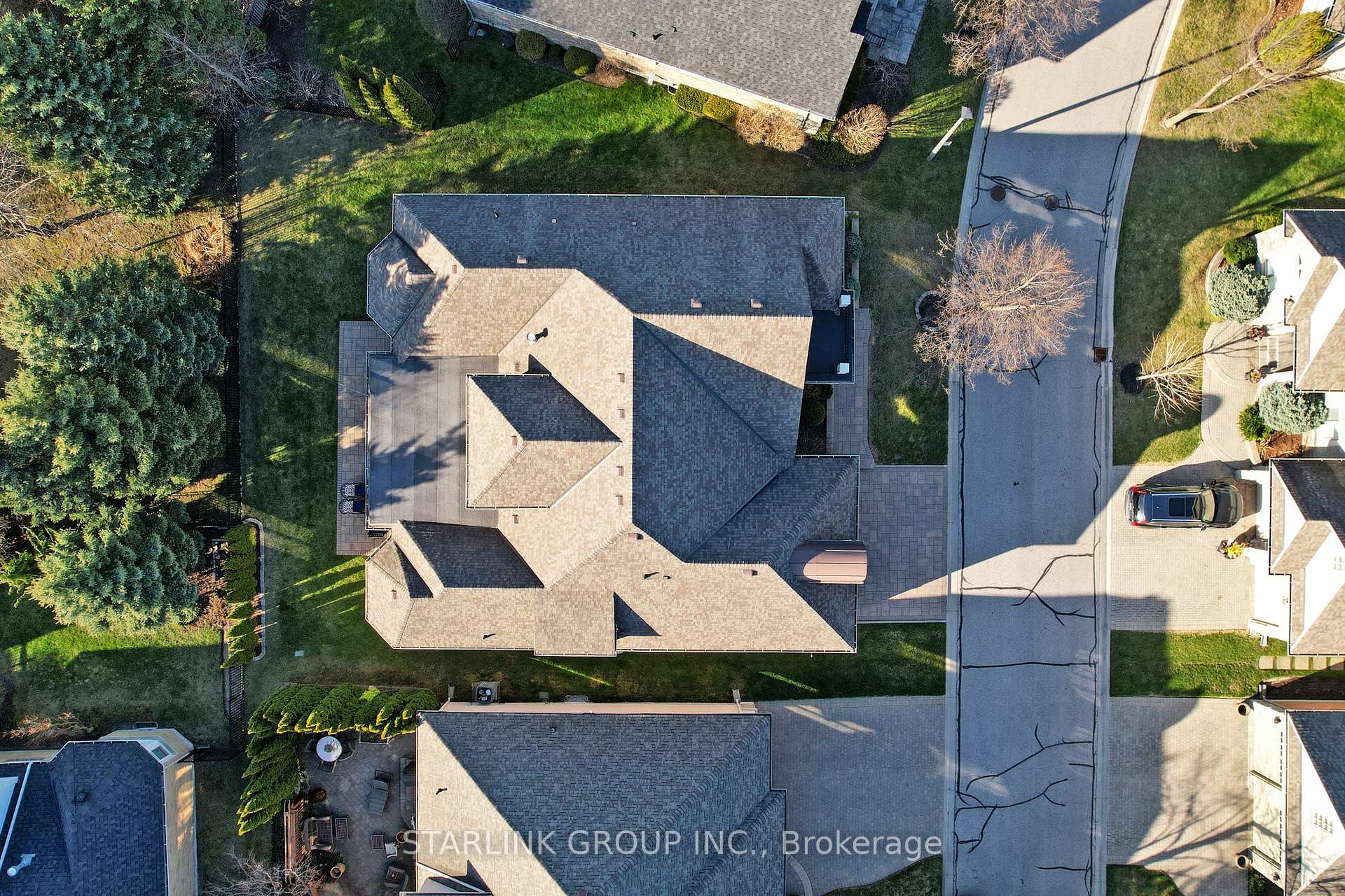 6 Bedrooms Condo at 729 Hidden Grove,  Mississauga For sale