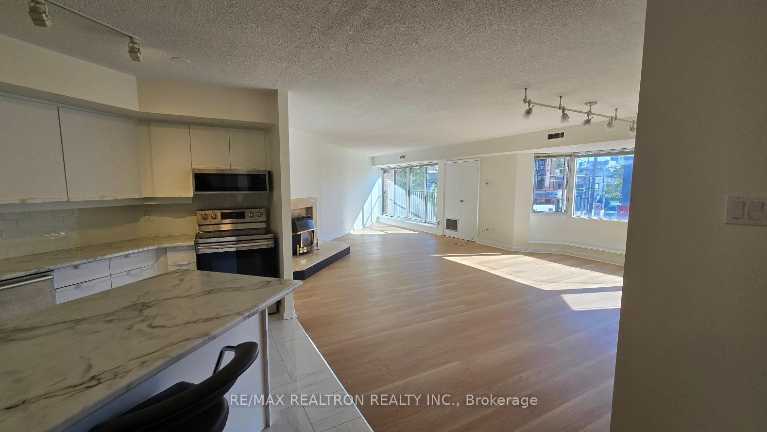 2 Bedrooms Condo at 70 Elmsthorpe, Toronto For sale