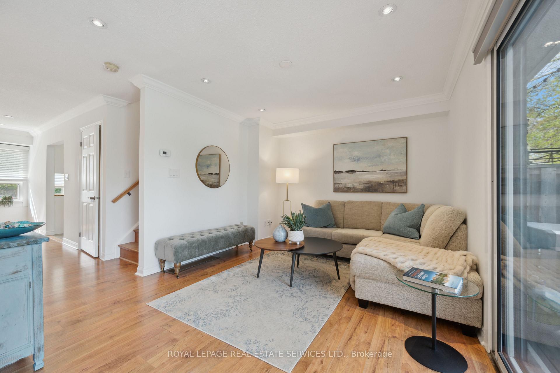4 Bedrooms Condo at 6540 Falconer, Mississauga For sale