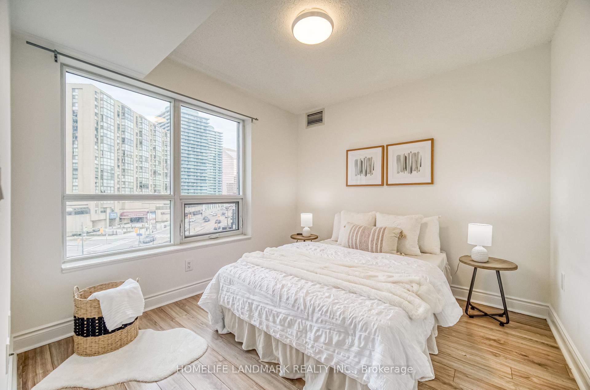 3 Bedrooms Condo at 500 Doris,  Toronto For sale
