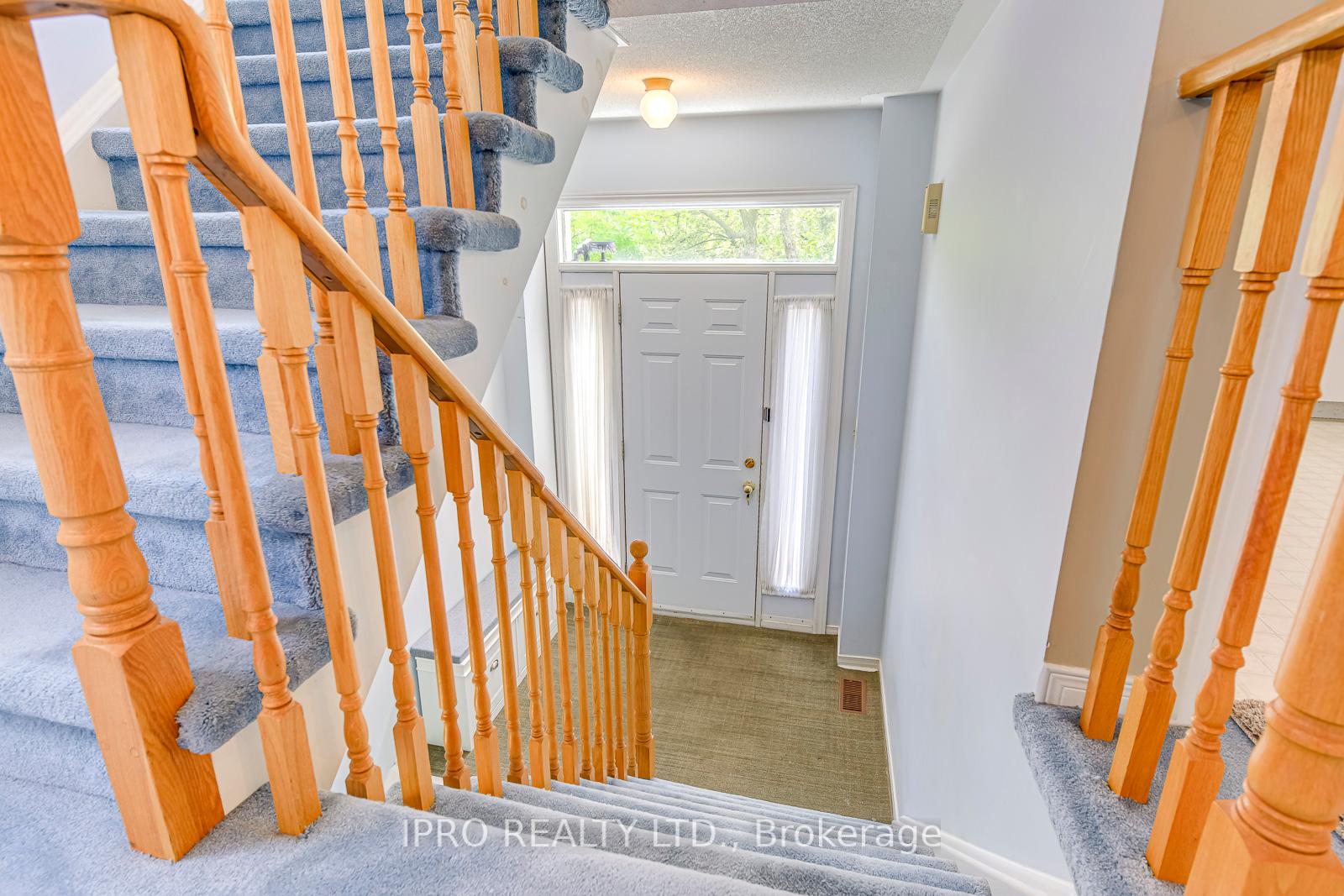 3 Bedrooms Condo at 2051 MERCHANTS, Oakville For sale