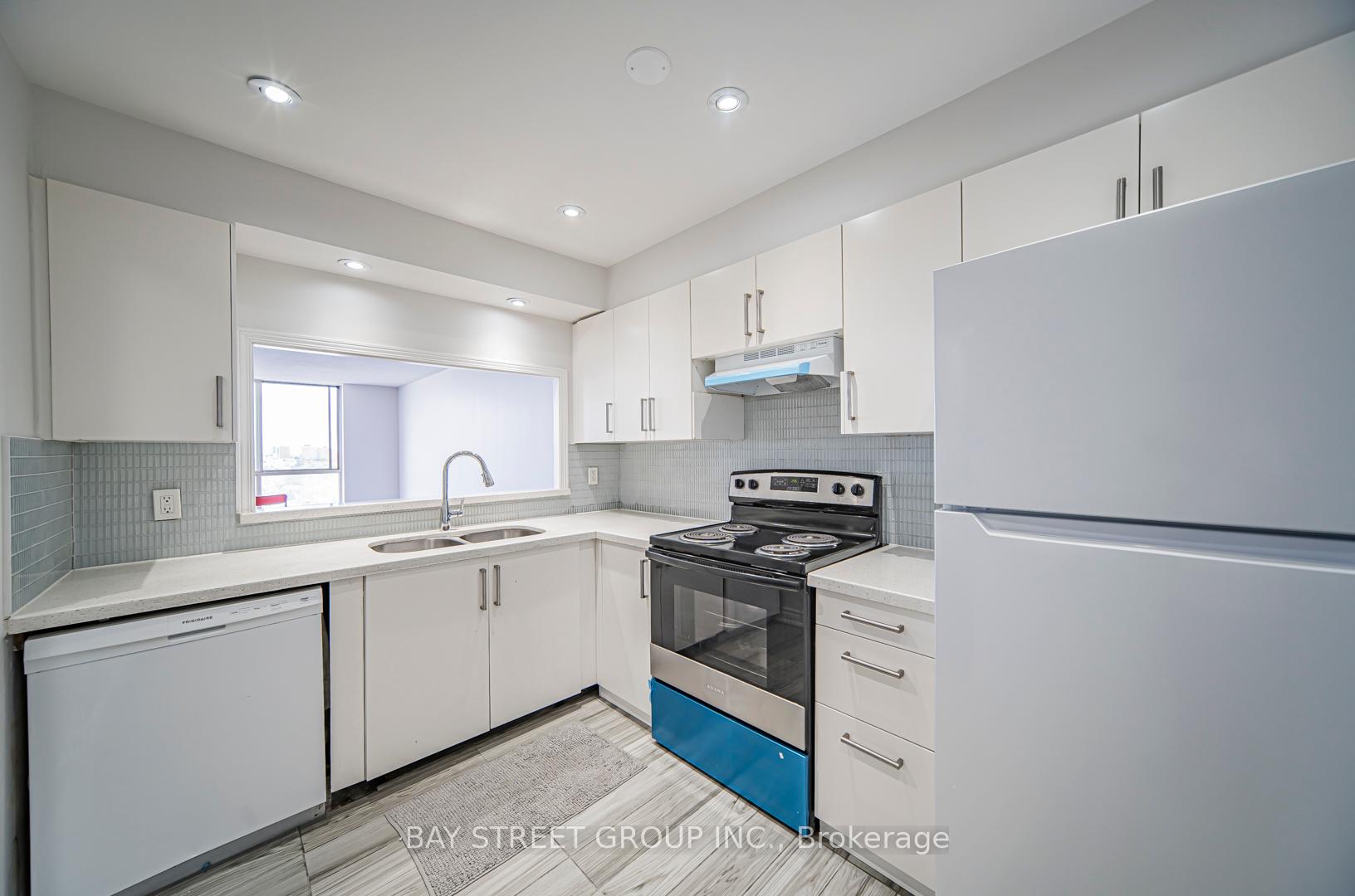 3 Bedrooms Condo at 2470 Eglinton, Toronto For sale