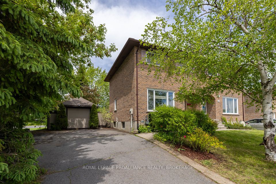 715 Selkirk