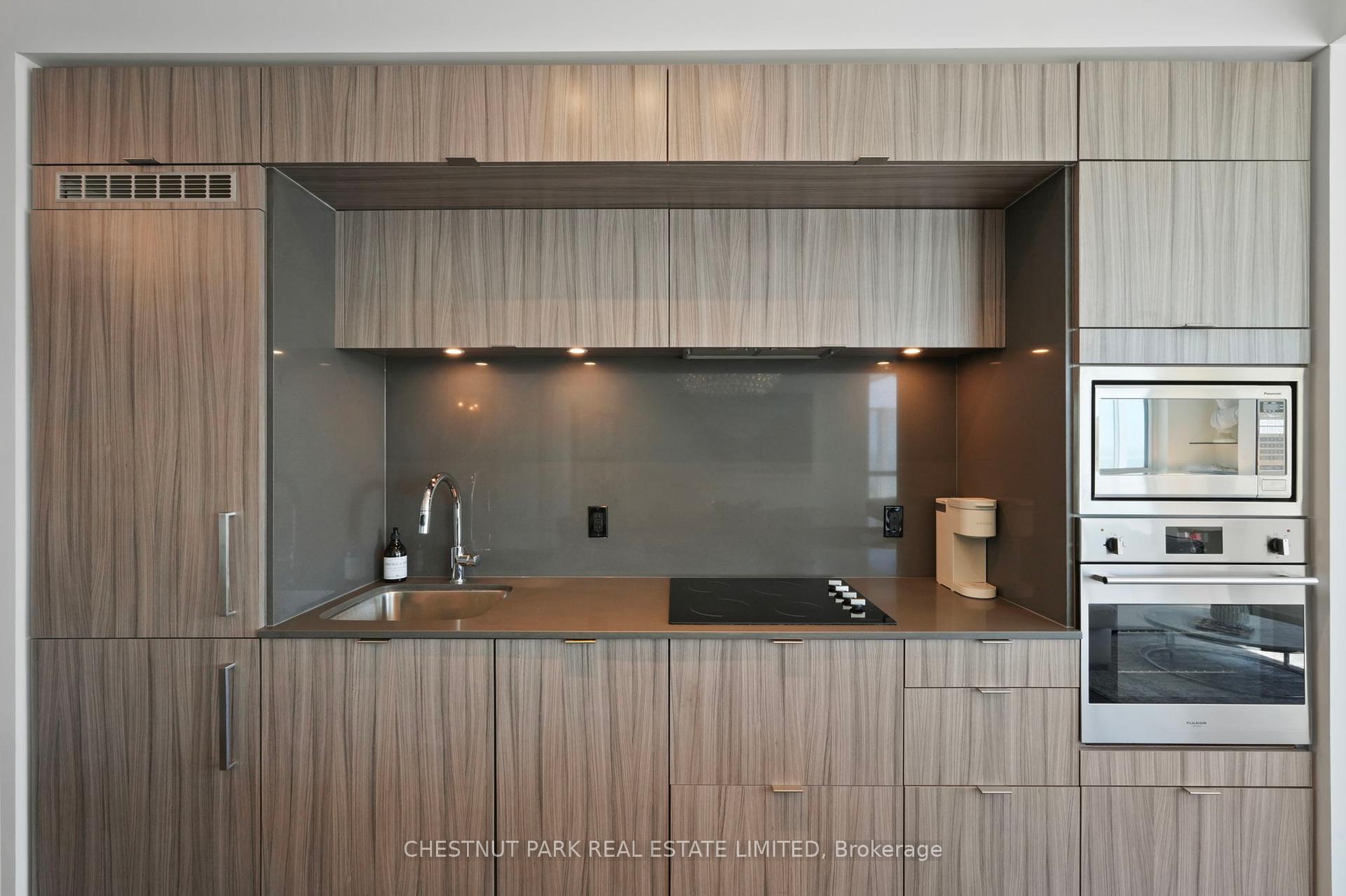3 Bedrooms Condo at 38 Cameron, Toronto For sale