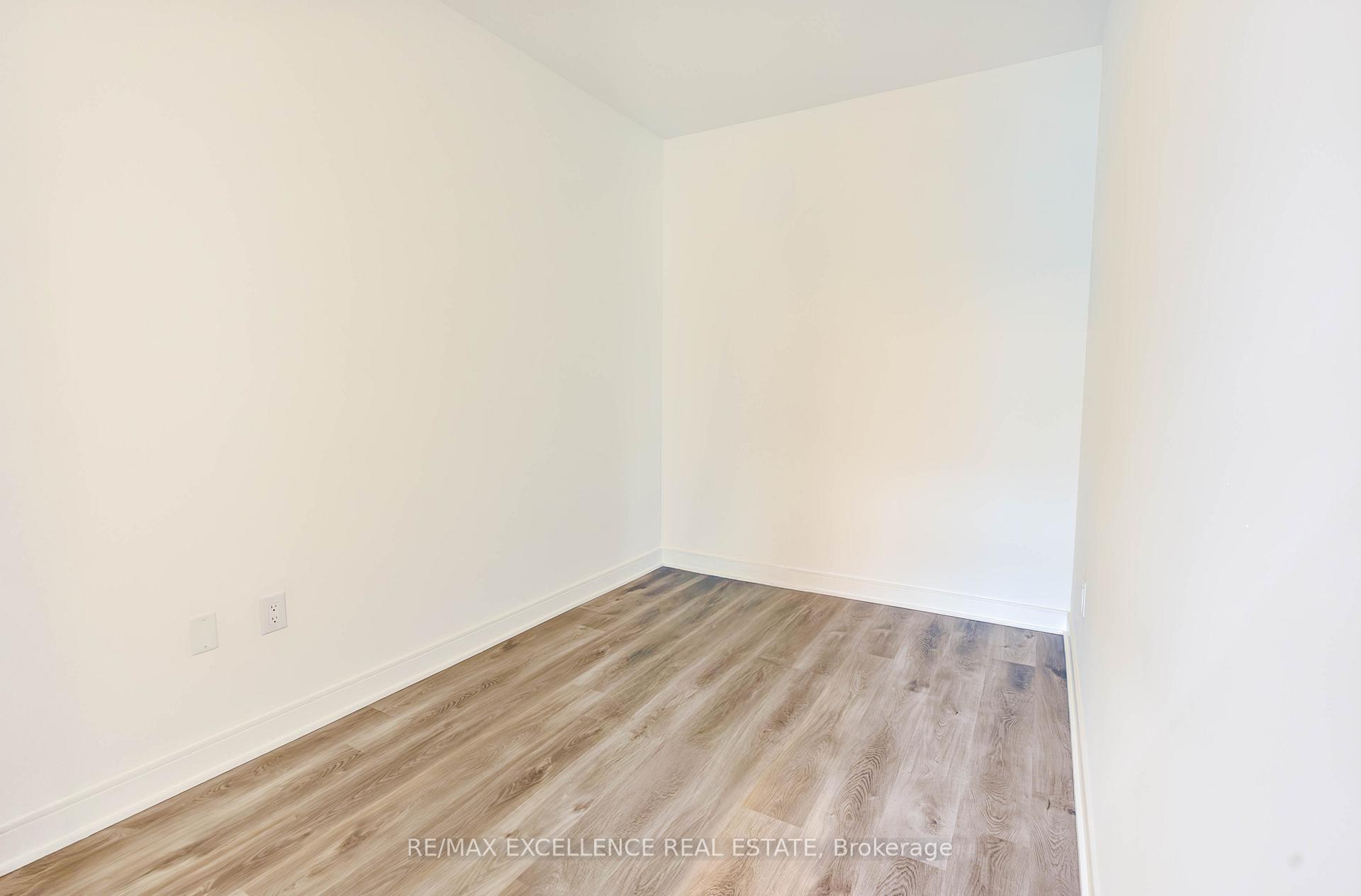 2 Bedrooms Condo at 86 Dundas, Mississauga For sale