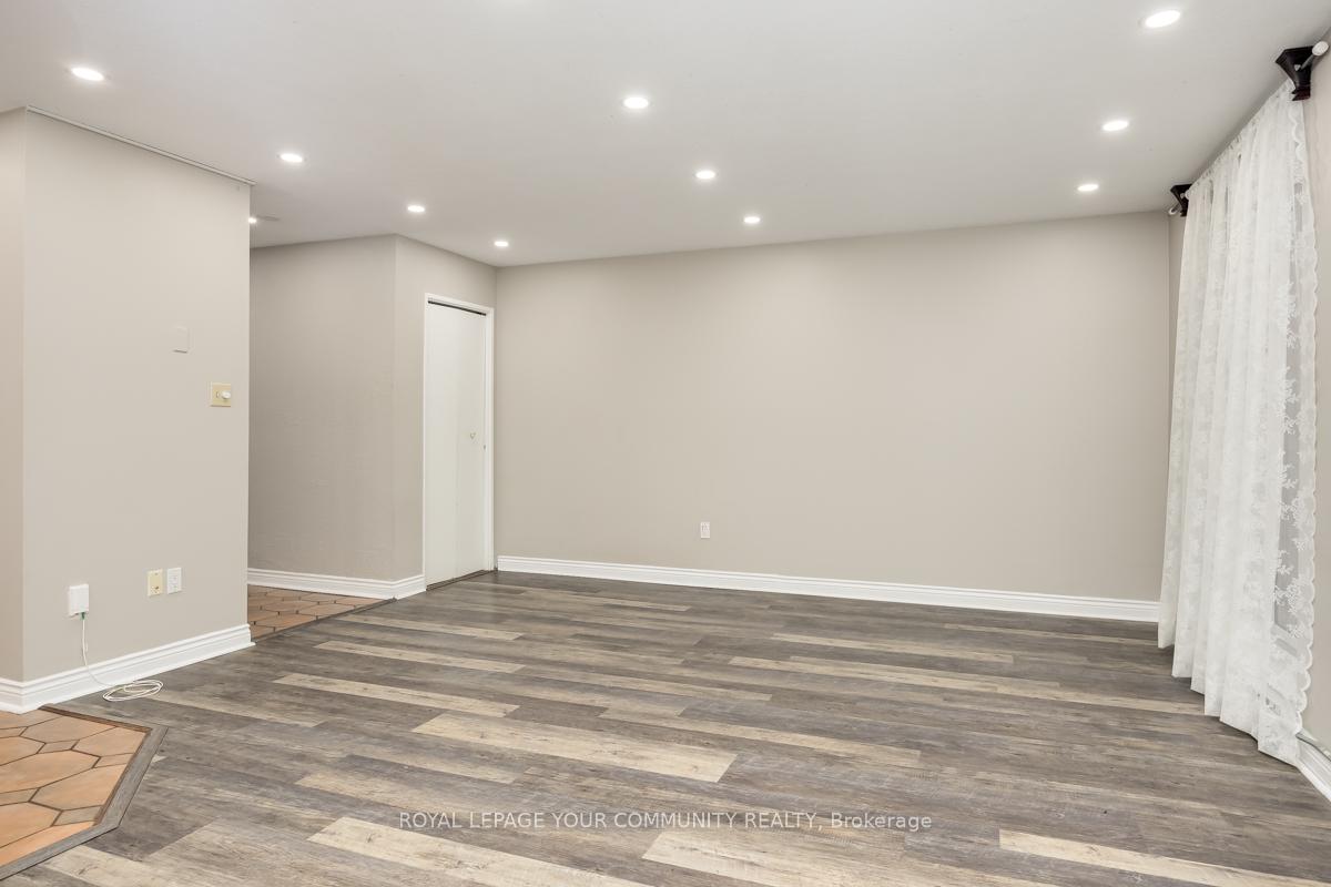 5 Bedrooms Condo at 25 Pebble, Toronto For sale