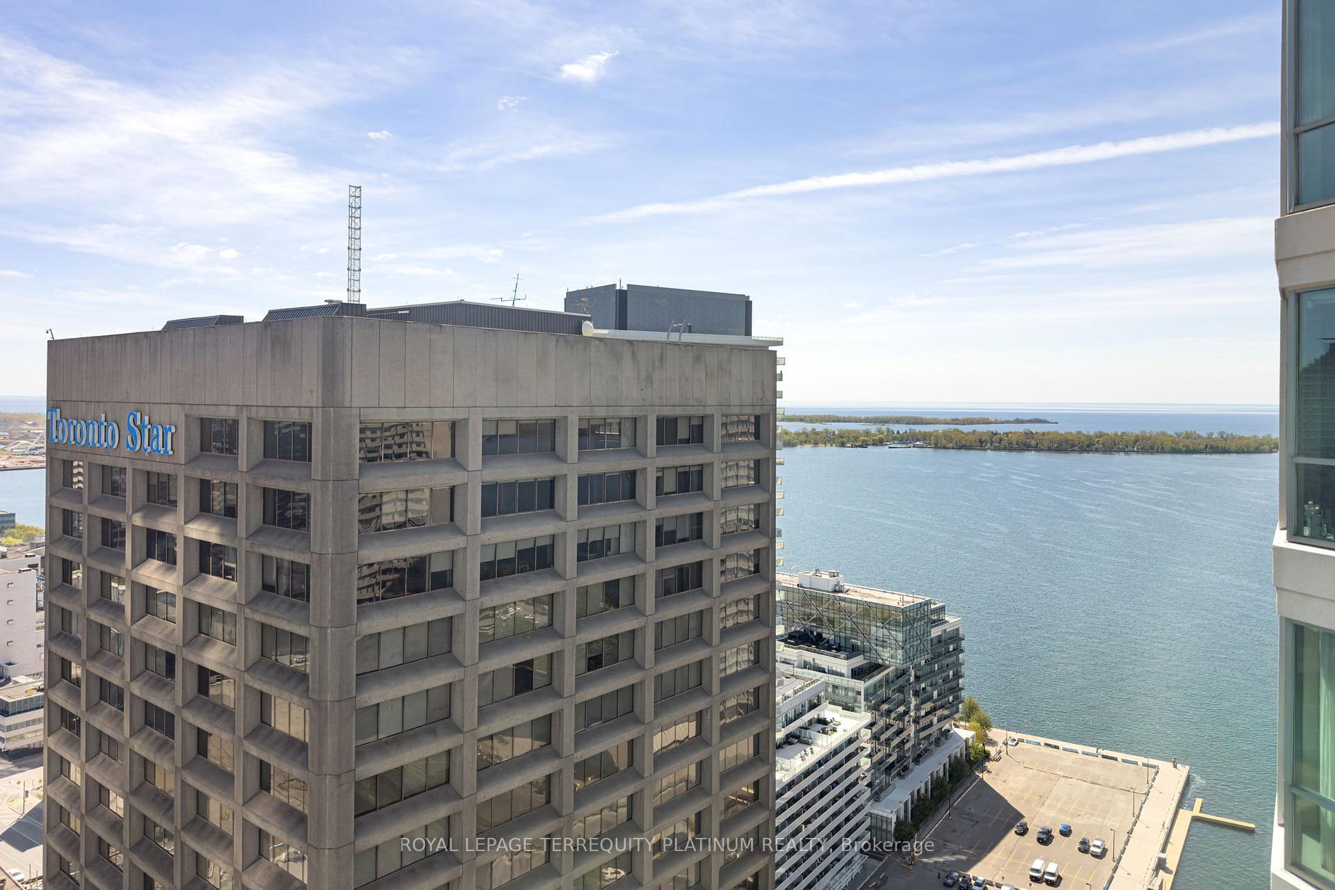2 Bedrooms Condo at 10 Yonge, Toronto For sale