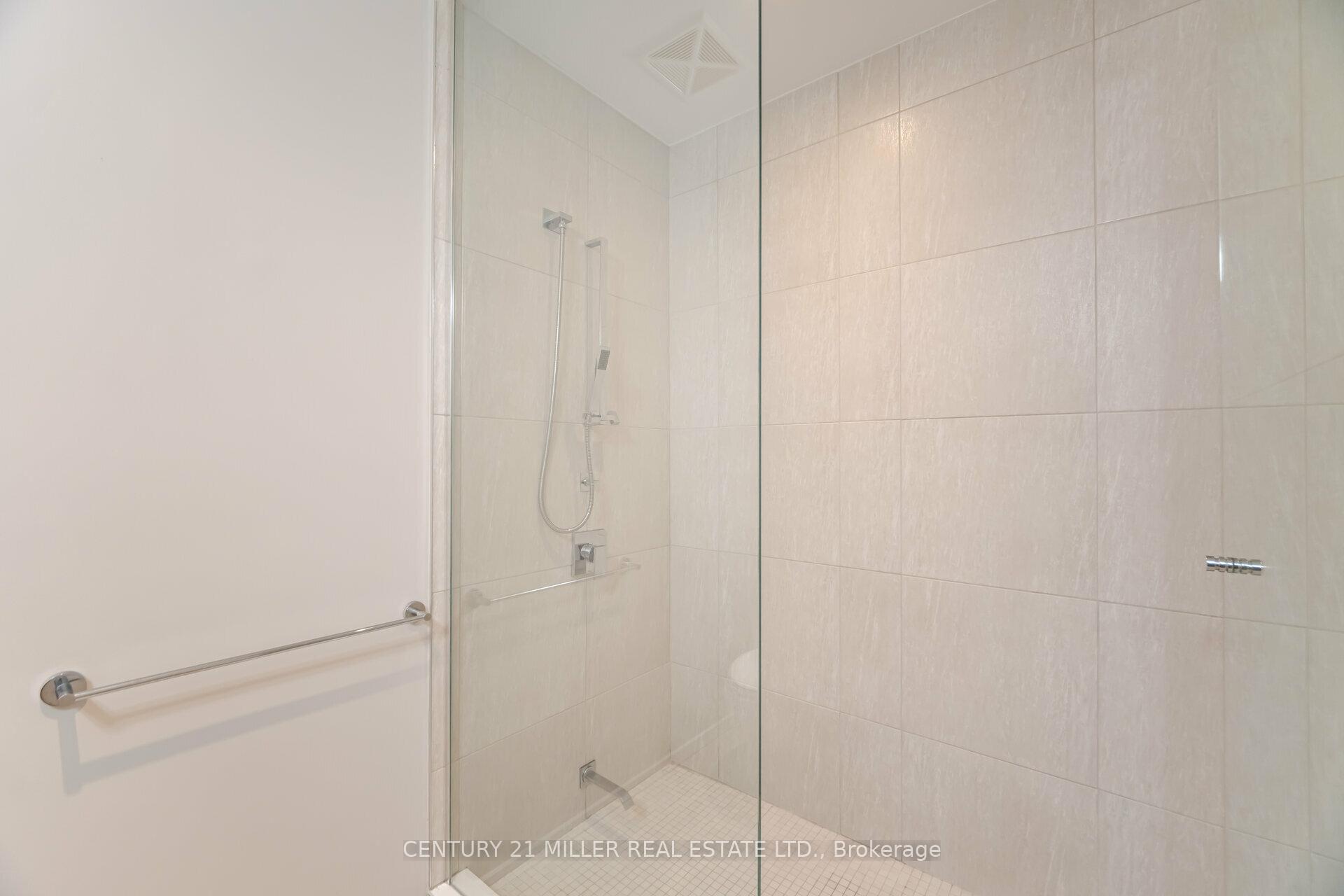 2 Bedrooms Condo at 101 Charles, Toronto For sale
