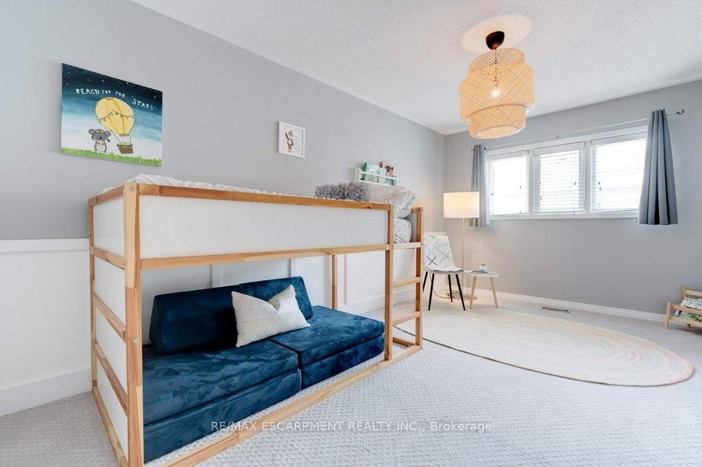 4 Bedrooms Condo at 5090 Fairview, Burlington For sale