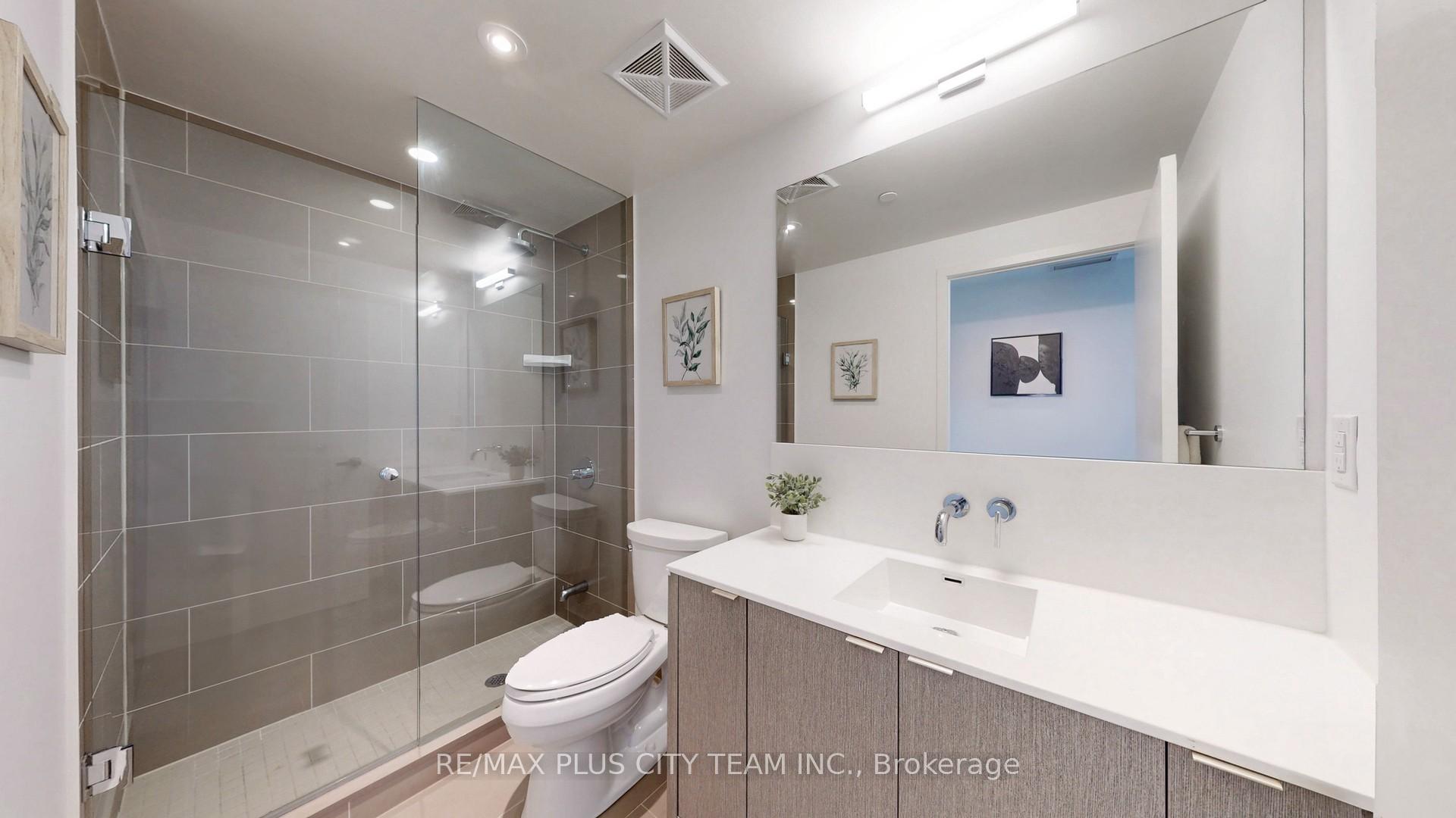 2 Bedrooms Condo at 100 Harbour, Toronto For sale