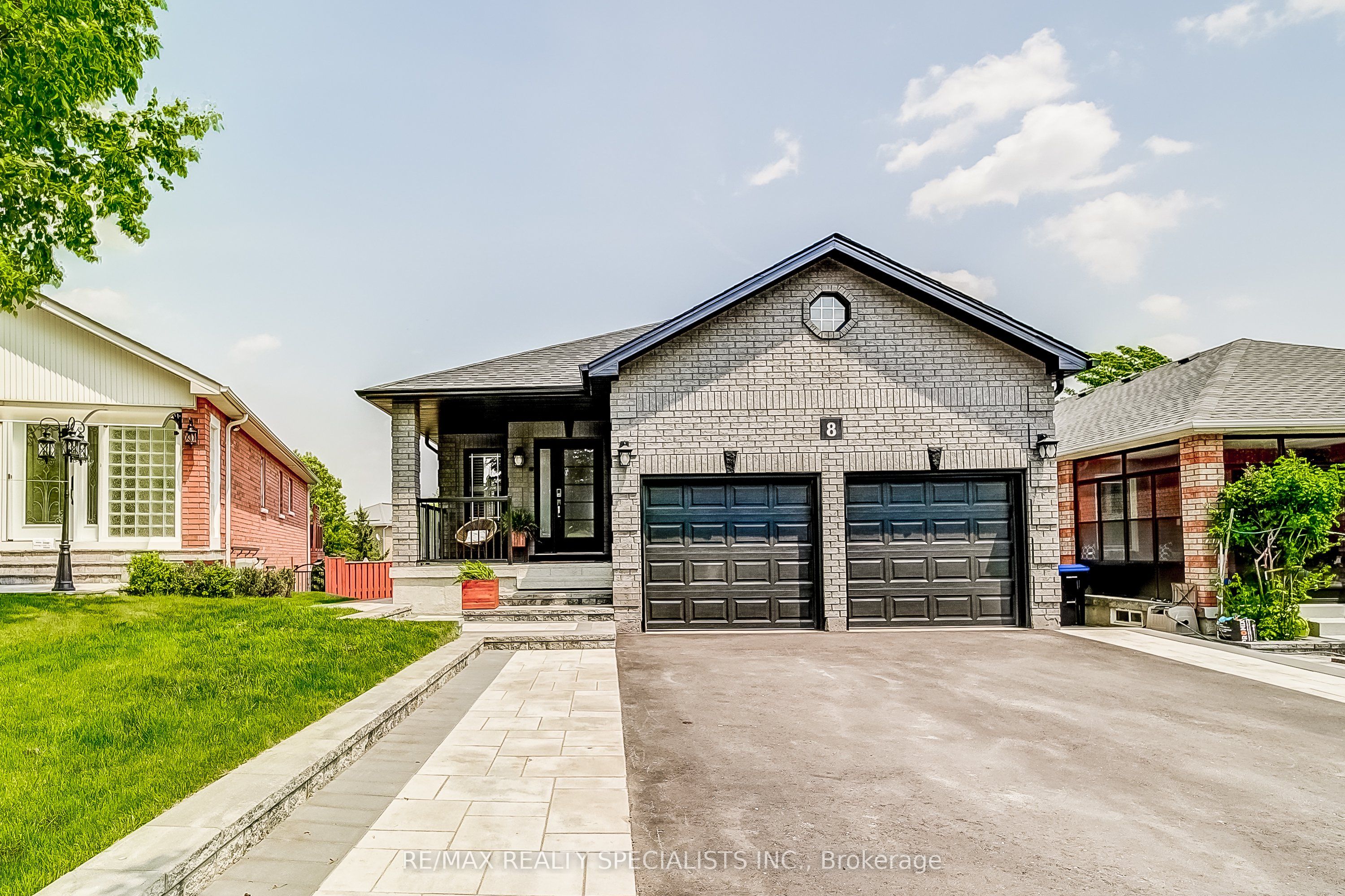 8 Wyman Crescent