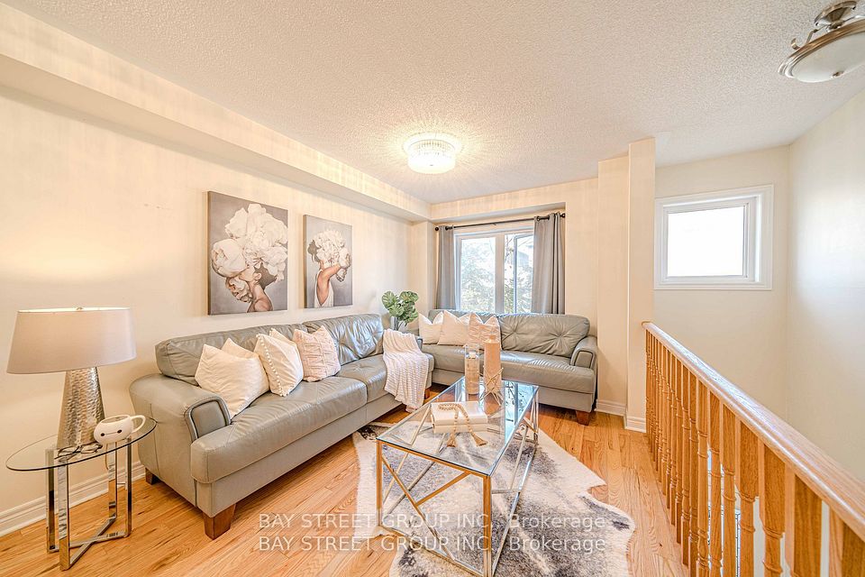 37 De Jong Street, Toronto, ON M1P 0C2