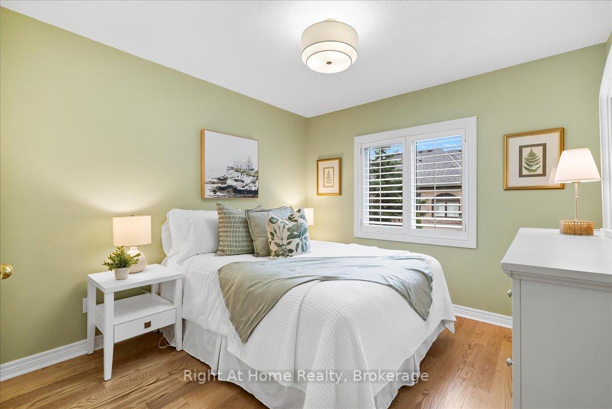 2 Bedrooms Condo at 2250 Rockingham, Oakville For sale