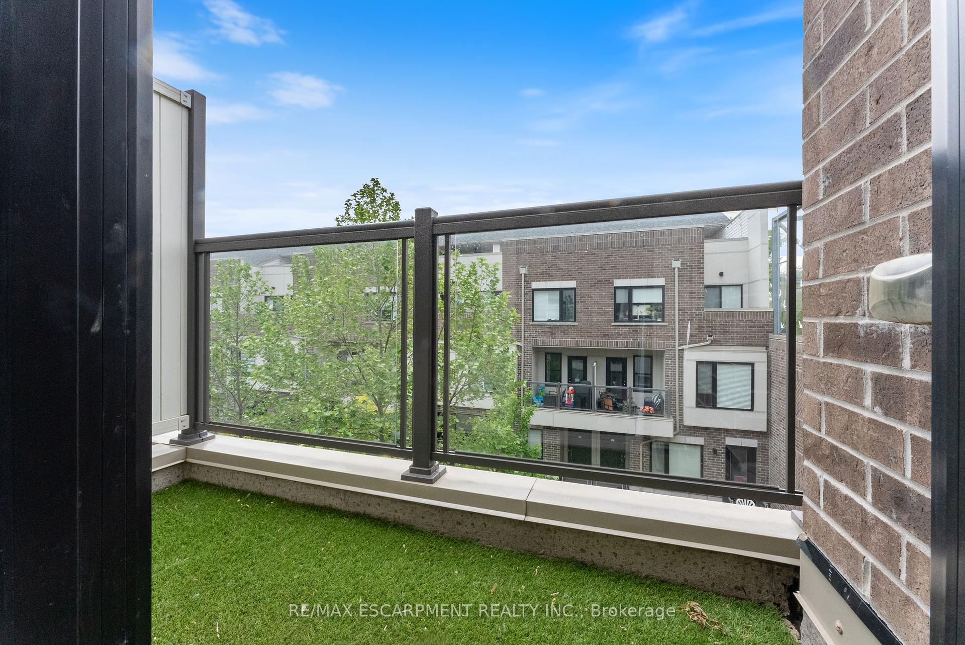 2 Bedrooms Condo at 6 Drummond, Toronto For sale