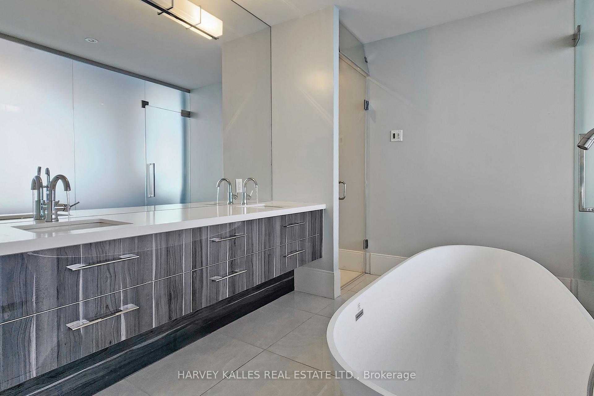 29 Queens Quay N/A E 1006
