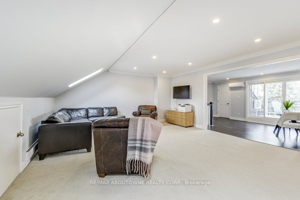 21 Chisholm Street