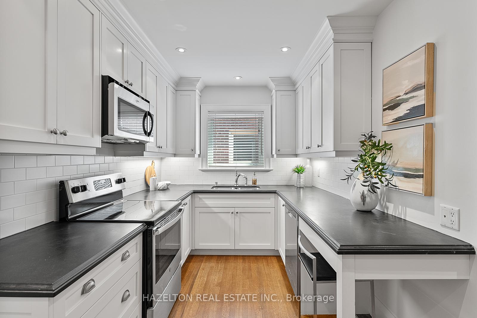 3 Bedrooms Condo at 9 Clarendon, Toronto For sale