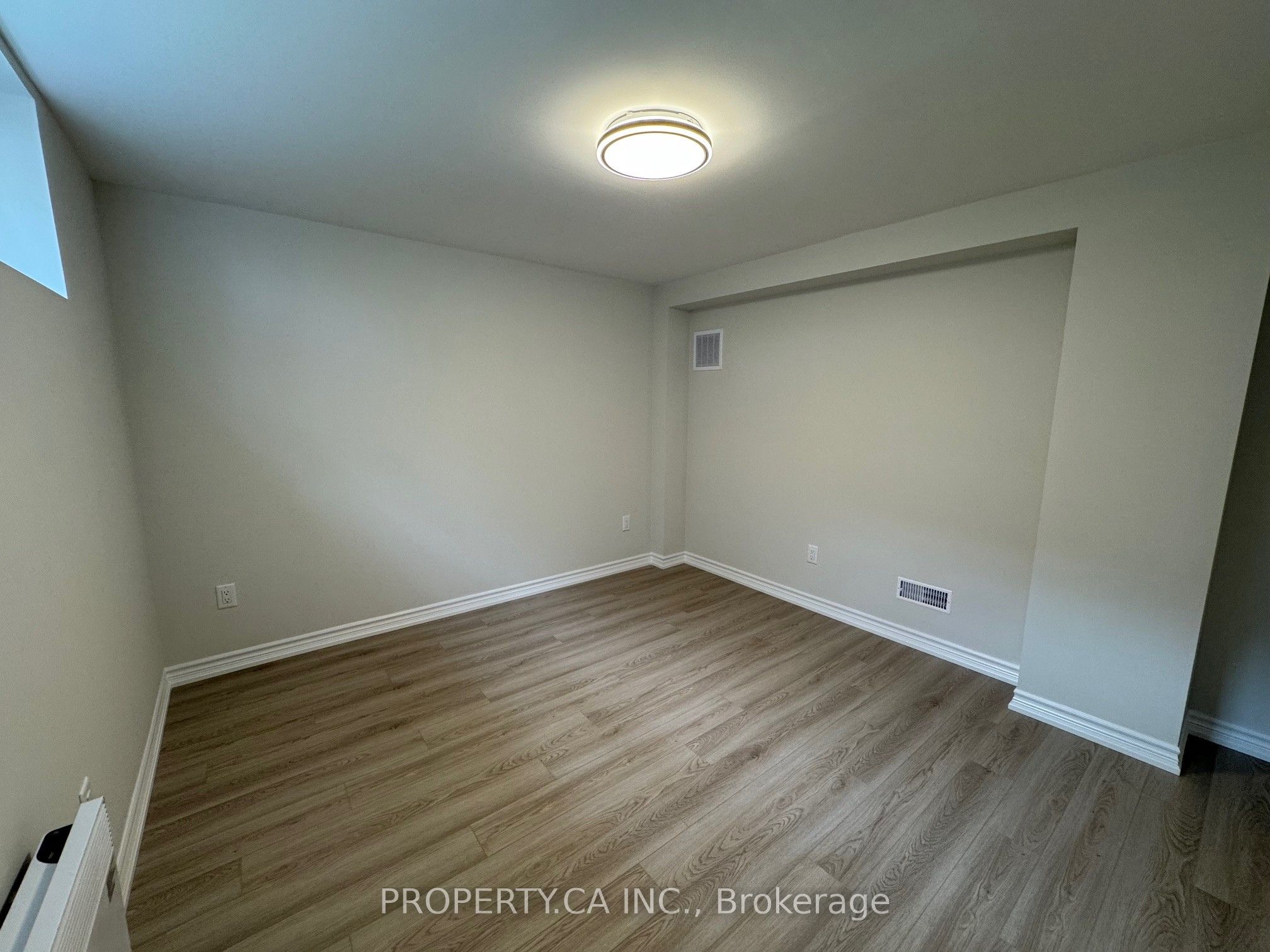 370 Lakeshore Road W, #1