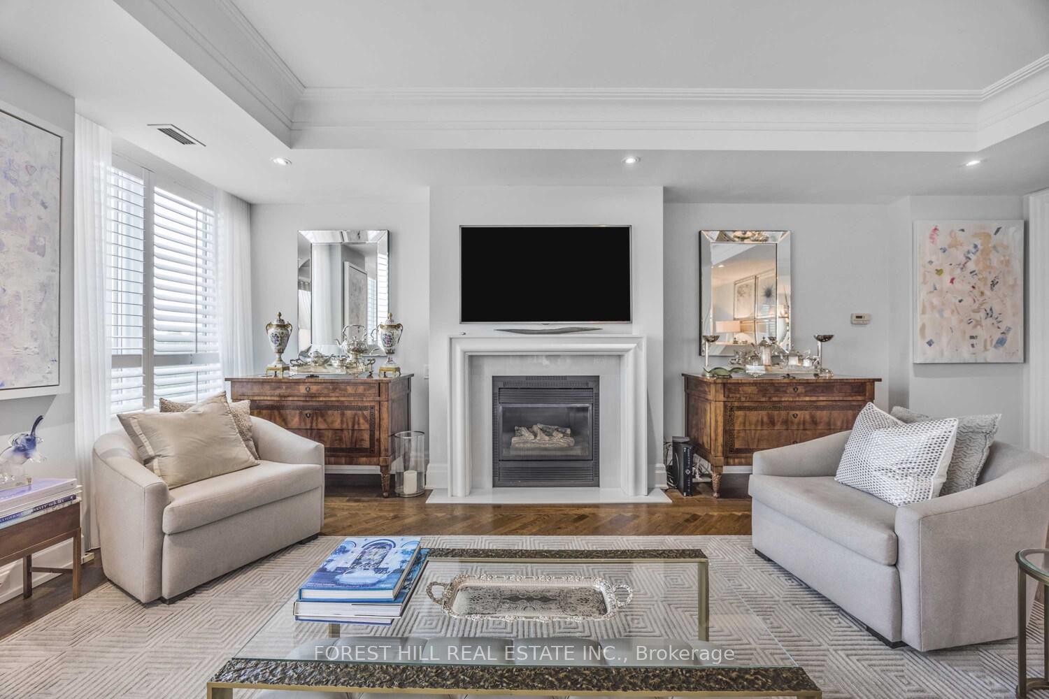 2 Bedrooms Condo at 155 St Clair, Toronto For sale