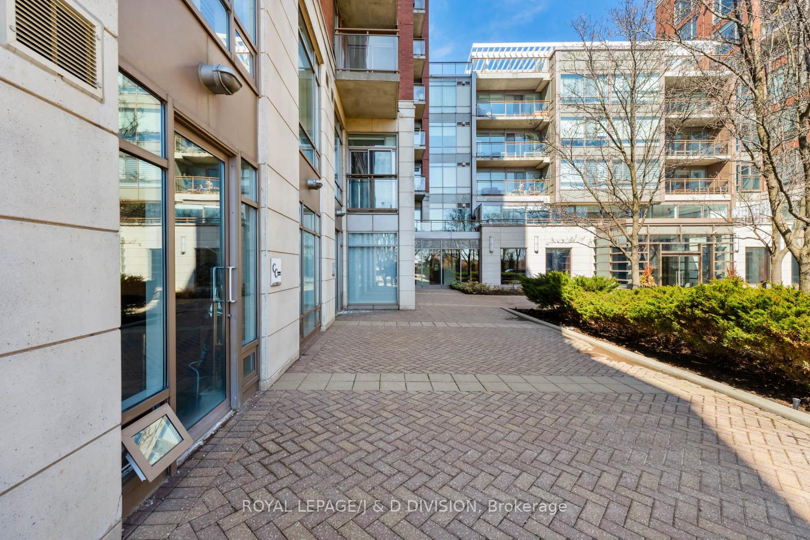 2 Bedrooms Condo at 500 Queens,  Toronto For sale