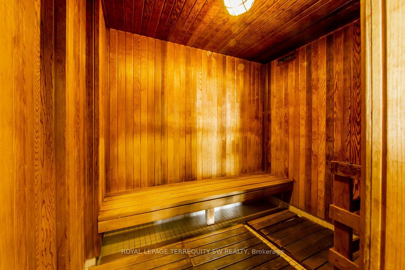 2 Bedrooms Condo at 618 A Fleet, Toronto For sale