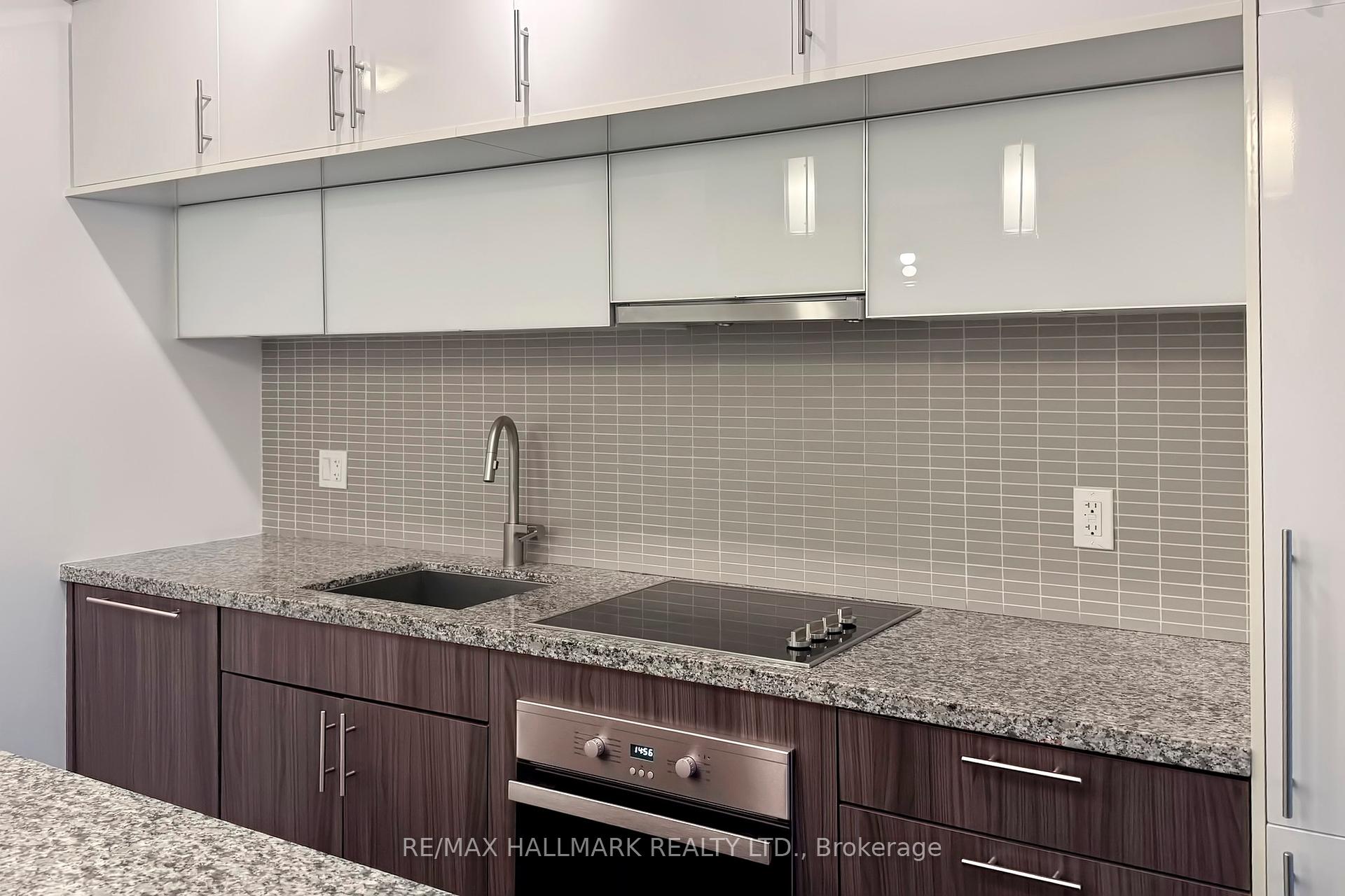 2 Bedrooms Condo at 8 Mercer, Toronto For sale
