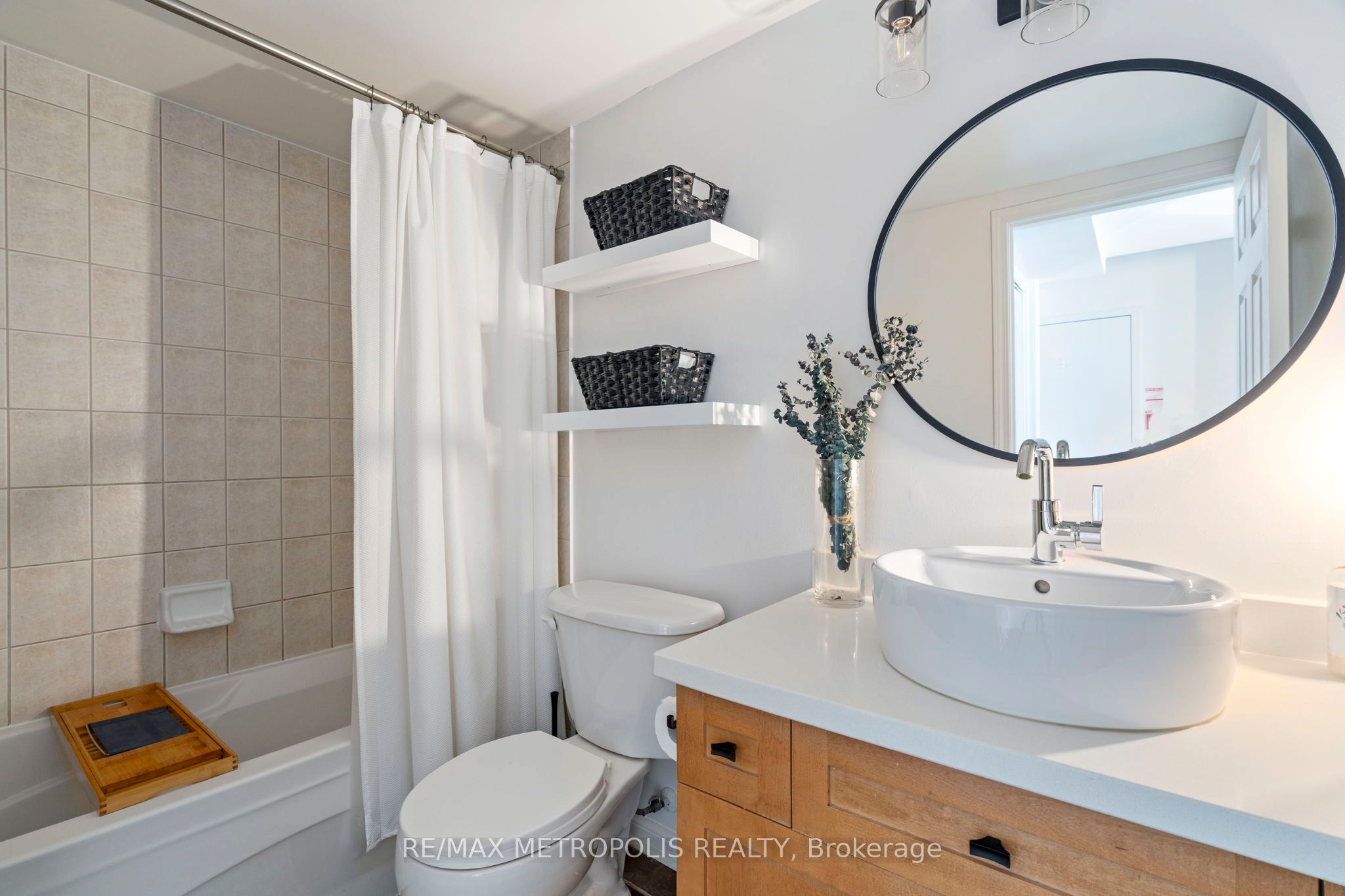 734 Neighbourhood Circle, #4