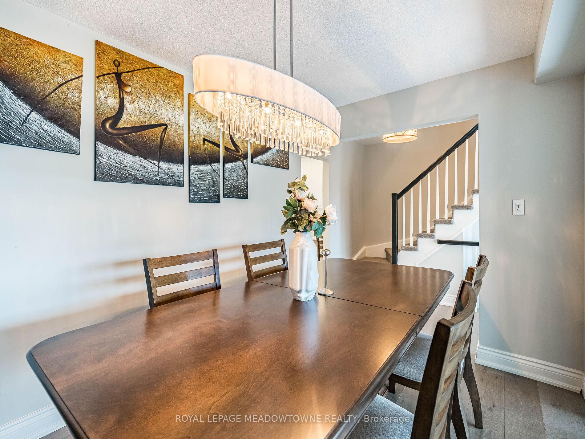 3 Bedrooms Condo at 6780 Formentera, Mississauga For sale