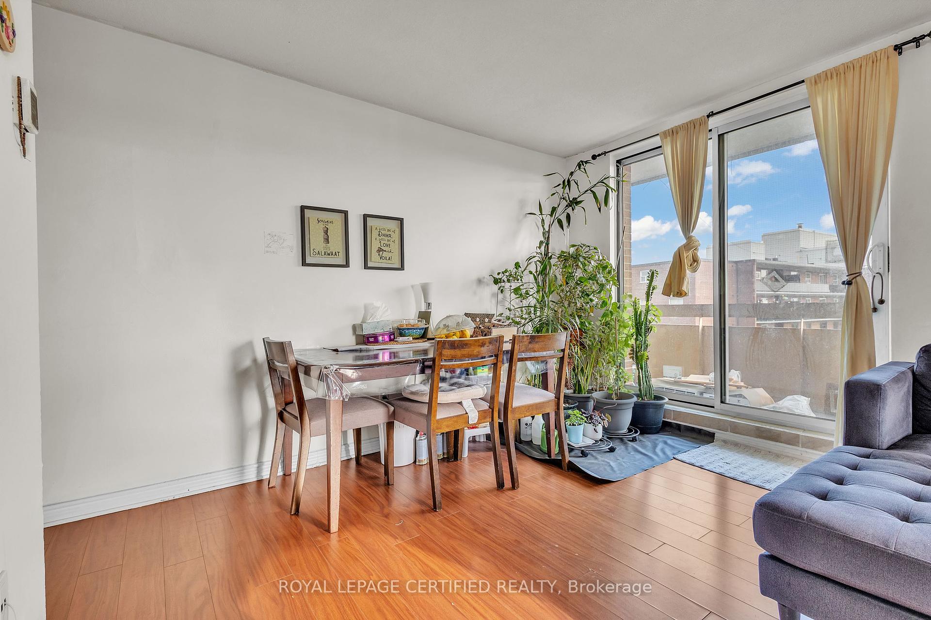 2 Bedrooms Condo at 3555 Derry, Mississauga For sale