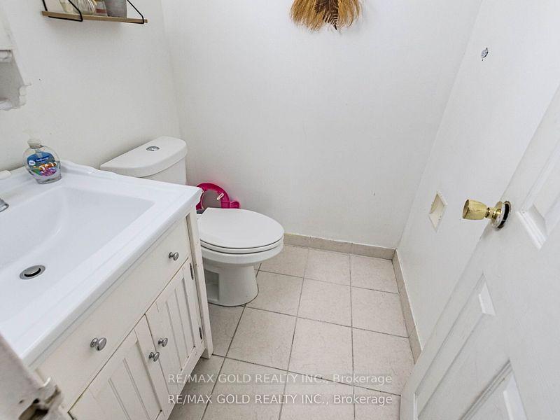 3 Bedrooms Condo at 3555 Derry, Mississauga For sale